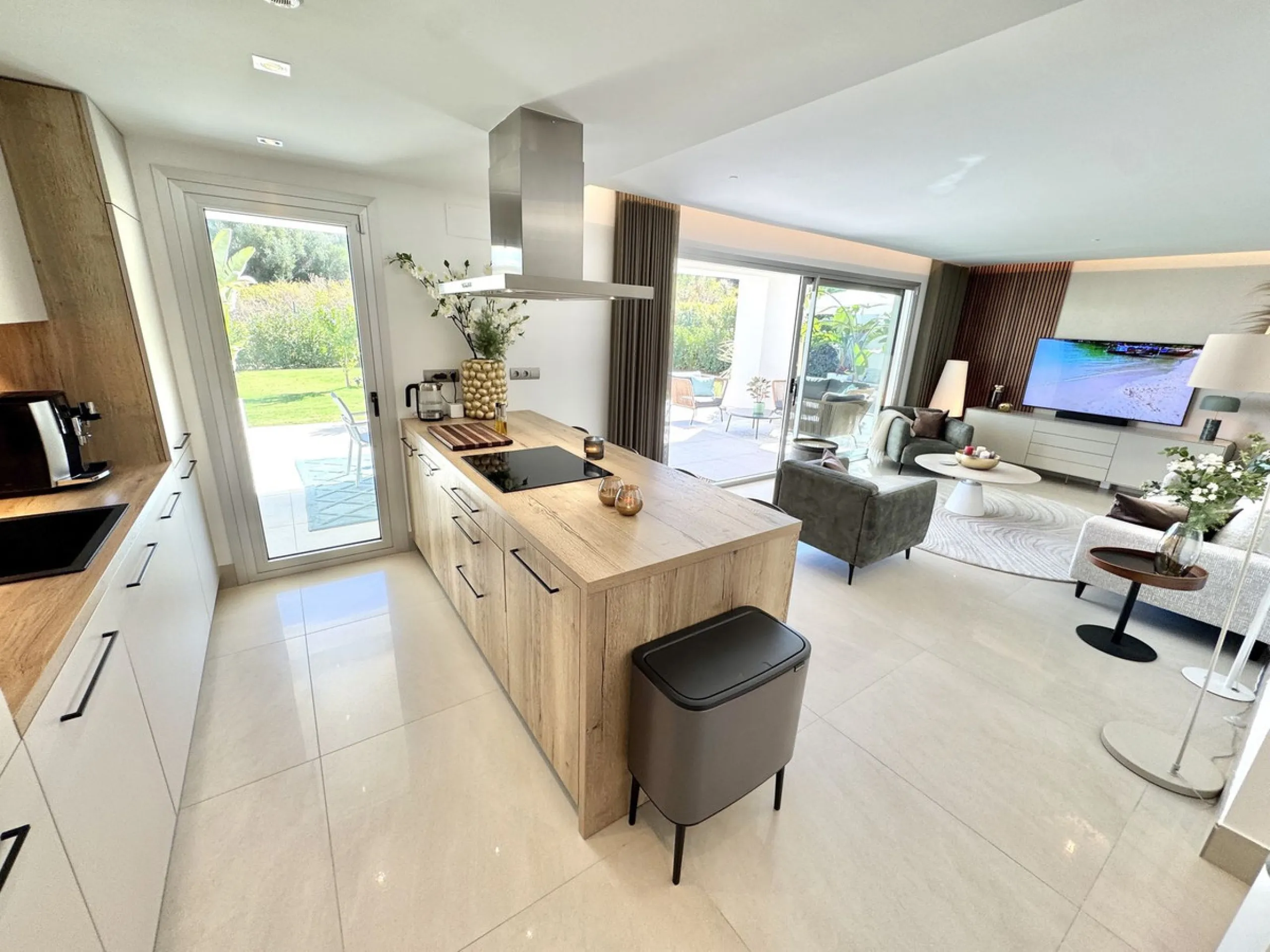 Spectacular (2024 Built) 3 bed luxury garden apartment set in La Cala Golf Resorts's latest new development. Only 7 mins walk to clubhouse / Spa & 10 mins drive to beach.