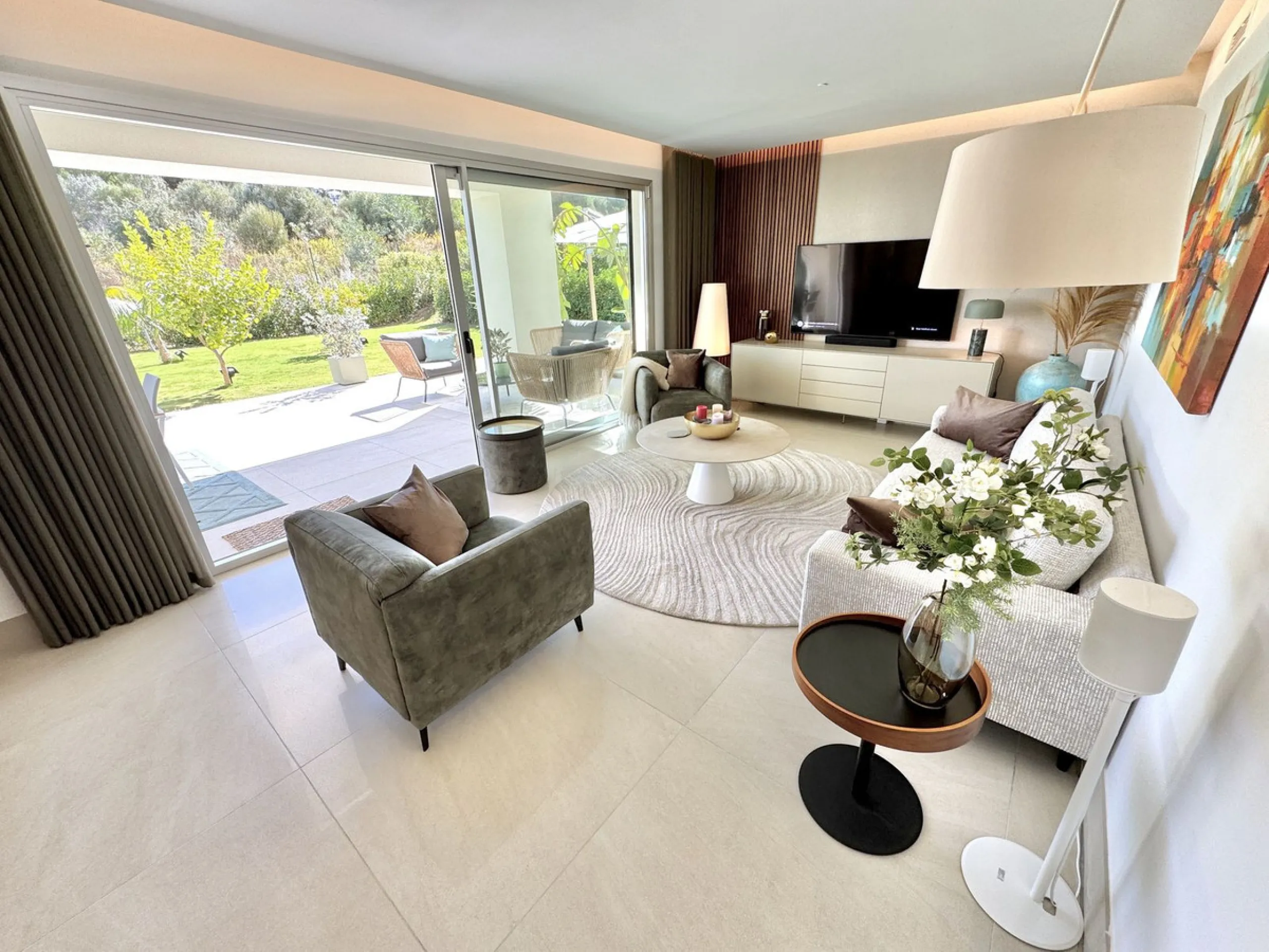 Spectacular (2024 Built) 3 bed luxury garden apartment set in La Cala Golf Resorts's latest new development. Only 7 mins walk to clubhouse / Spa & 10 mins drive to beach.