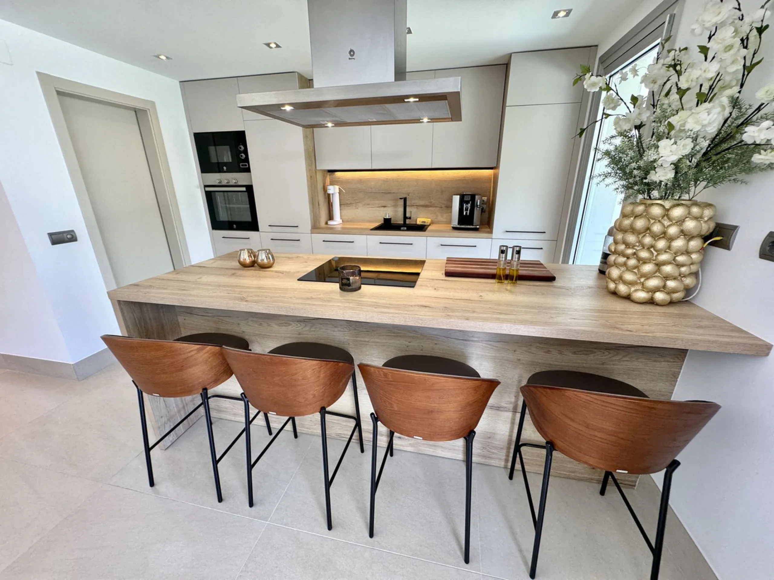 Spectacular (2024 Built) 3 bed luxury garden apartment set in La Cala Golf Resorts's latest new development. Only 7 mins walk to clubhouse / Spa & 10 mins drive to beach.