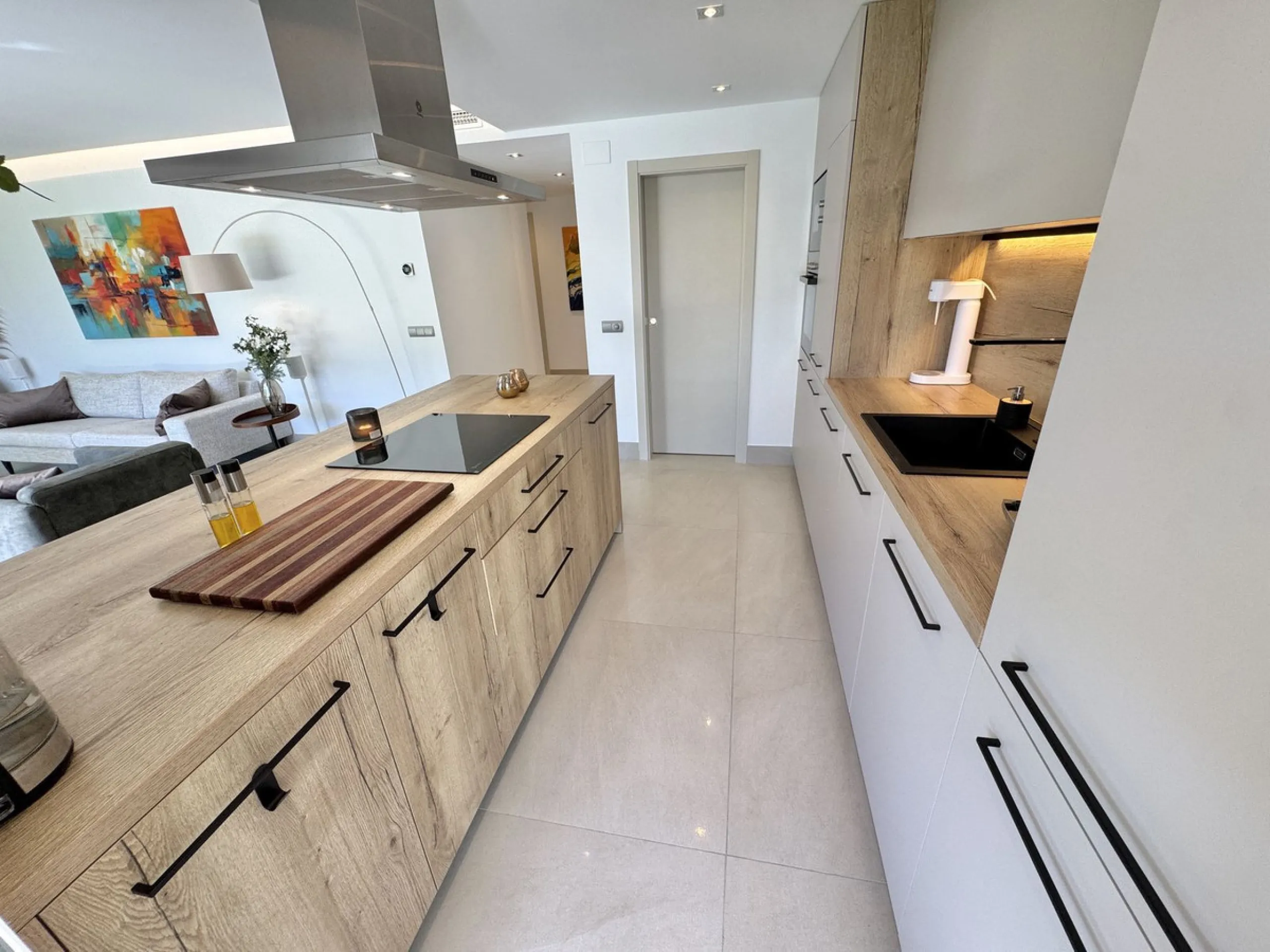 Spectacular (2024 Built) 3 bed luxury garden apartment set in La Cala Golf Resorts's latest new development. Only 7 mins walk to clubhouse / Spa & 10 mins drive to beach.