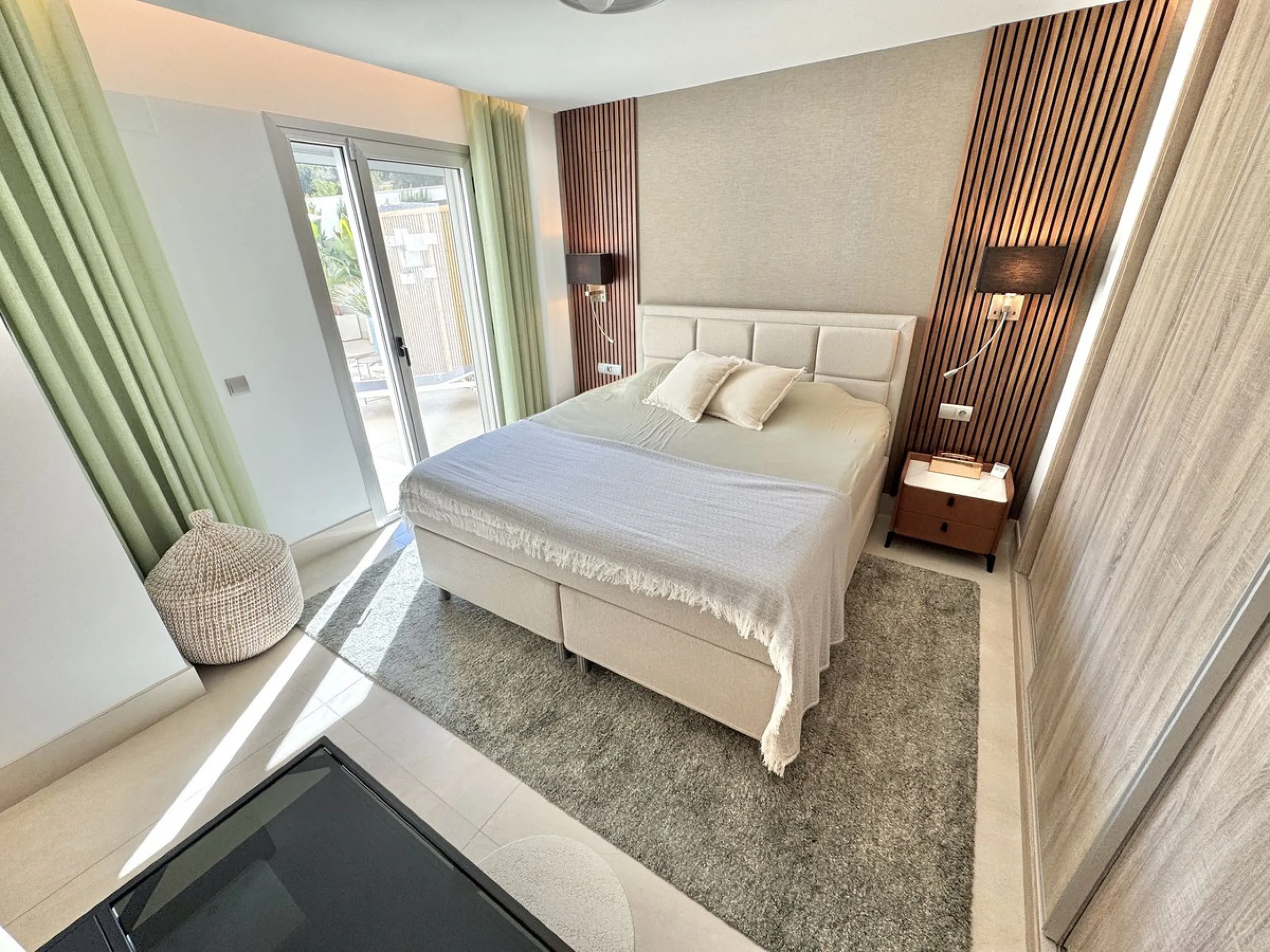 Spectacular (2024 Built) 3 bed luxury garden apartment set in La Cala Golf Resorts's latest new development. Only 7 mins walk to clubhouse / Spa & 10 mins drive to beach.