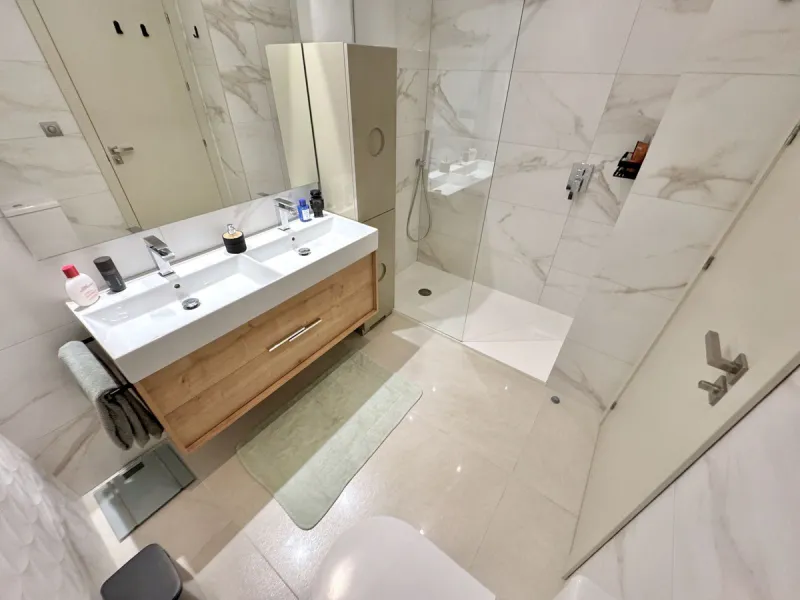 Spectacular (2024 Built) 3 bed luxury garden apartment set in La Cala Golf Resorts's latest new development. Only 7 mins walk to clubhouse / Spa & 10 mins drive to beach.