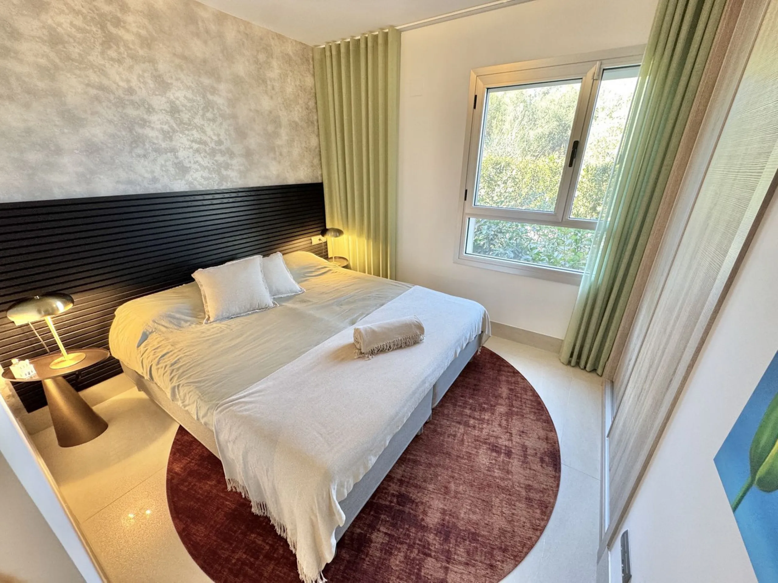Spectacular (2024 Built) 3 bed luxury garden apartment set in La Cala Golf Resorts's latest new development. Only 7 mins walk to clubhouse / Spa & 10 mins drive to beach.