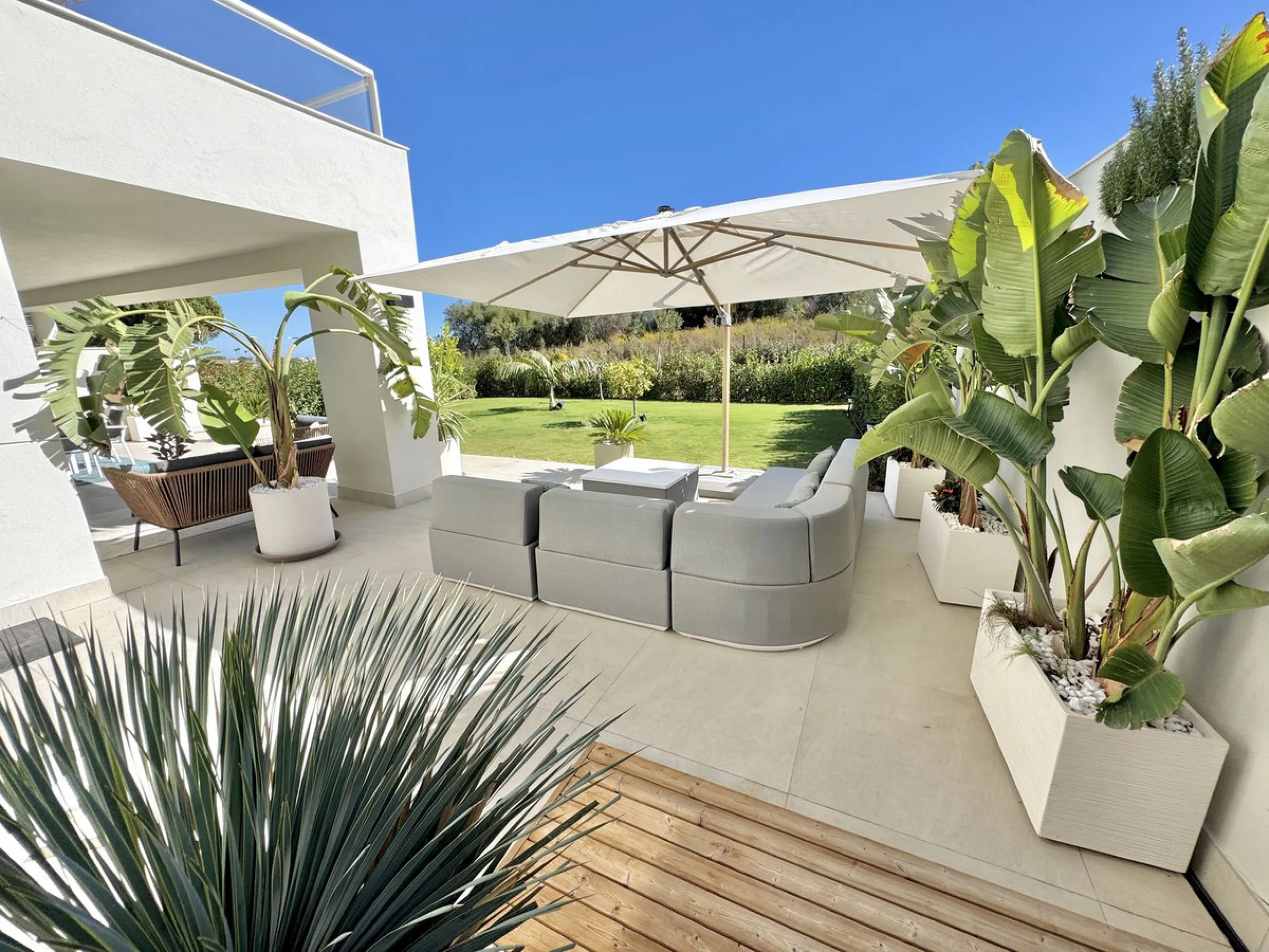 Spectacular (2024 Built) 3 bed luxury garden apartment set in La Cala Golf Resorts's latest new development. Only 7 mins walk to clubhouse / Spa & 10 mins drive to beach.