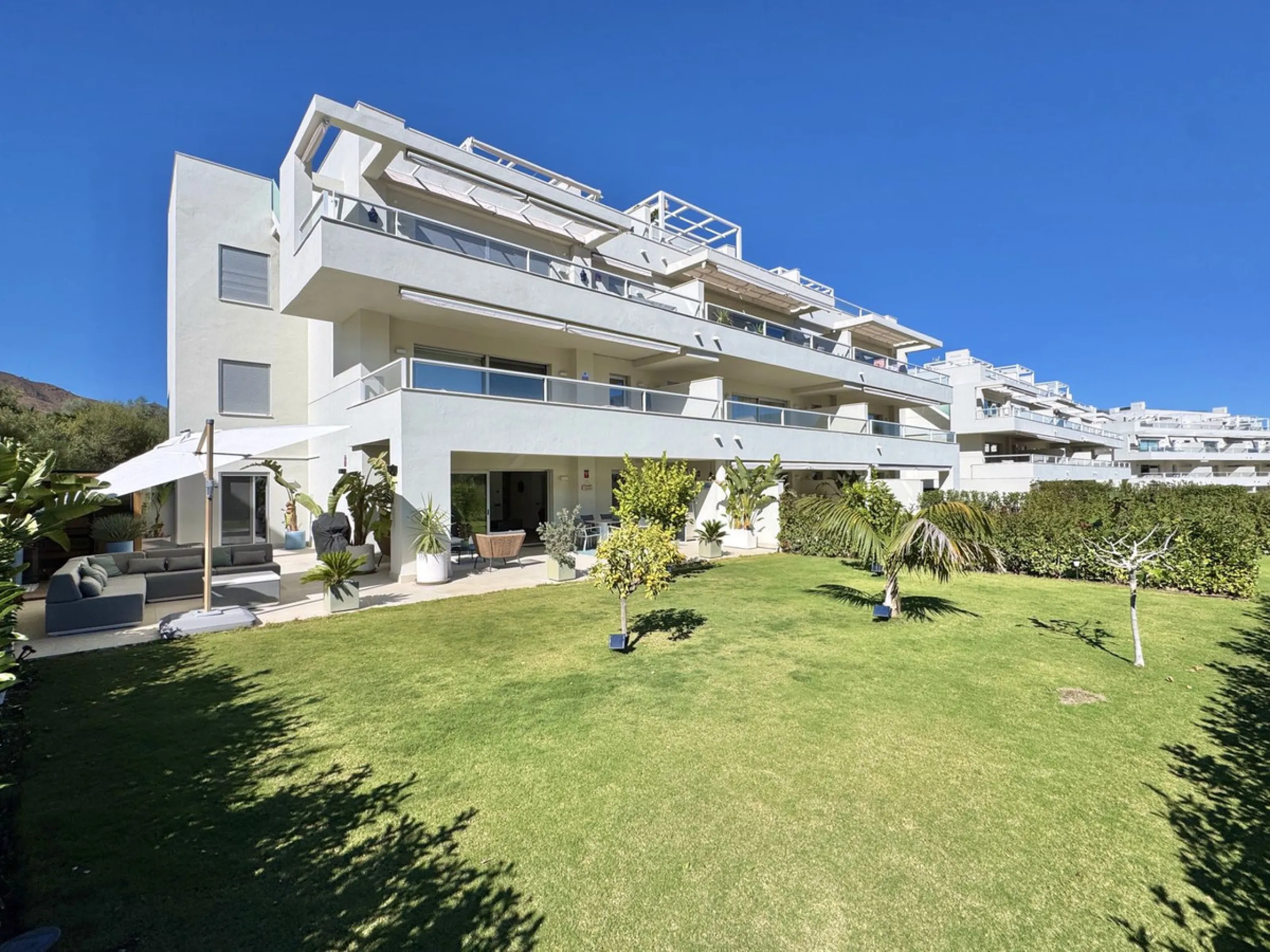 Spectacular (2024 Built) 3 bed luxury garden apartment set in La Cala Golf Resorts's latest new development. Only 7 mins walk to clubhouse / Spa & 10 mins drive to beach.