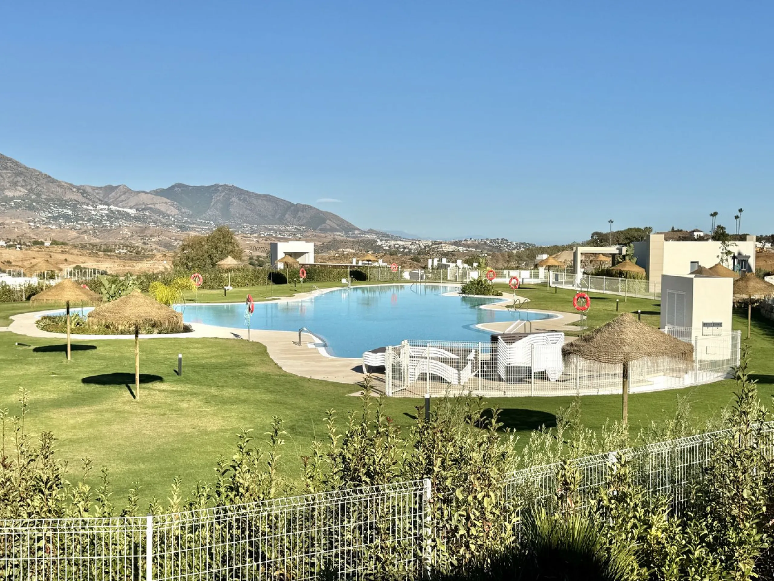 Spectacular (2024 Built) 3 bed luxury garden apartment set in La Cala Golf Resorts's latest new development. Only 7 mins walk to clubhouse / Spa & 10 mins drive to beach.