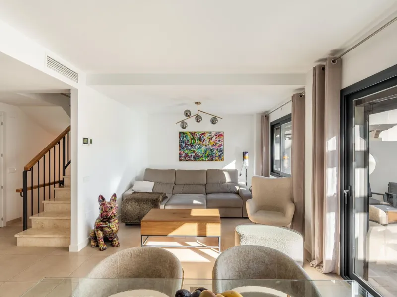 Delivery in 2023. AGRA RESIDENCIAL is an exclusive residential of 47 townhouses in the heart of golf on the Costa del Sol, next to El Campanario Golf & Country House