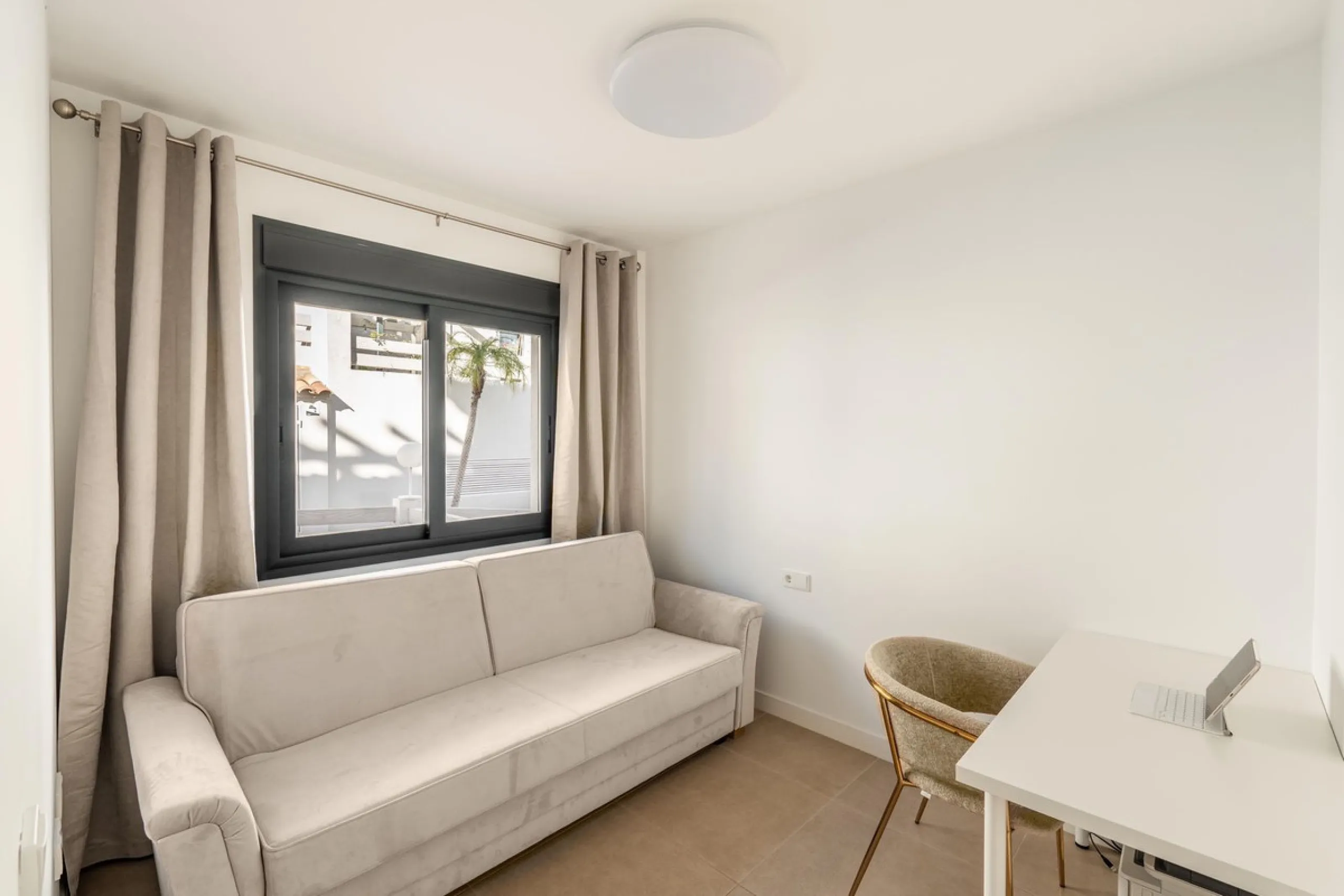 Delivery in 2023. AGRA RESIDENCIAL is an exclusive residential of 47 townhouses in the heart of golf on the Costa del Sol, next to El Campanario Golf & Country House