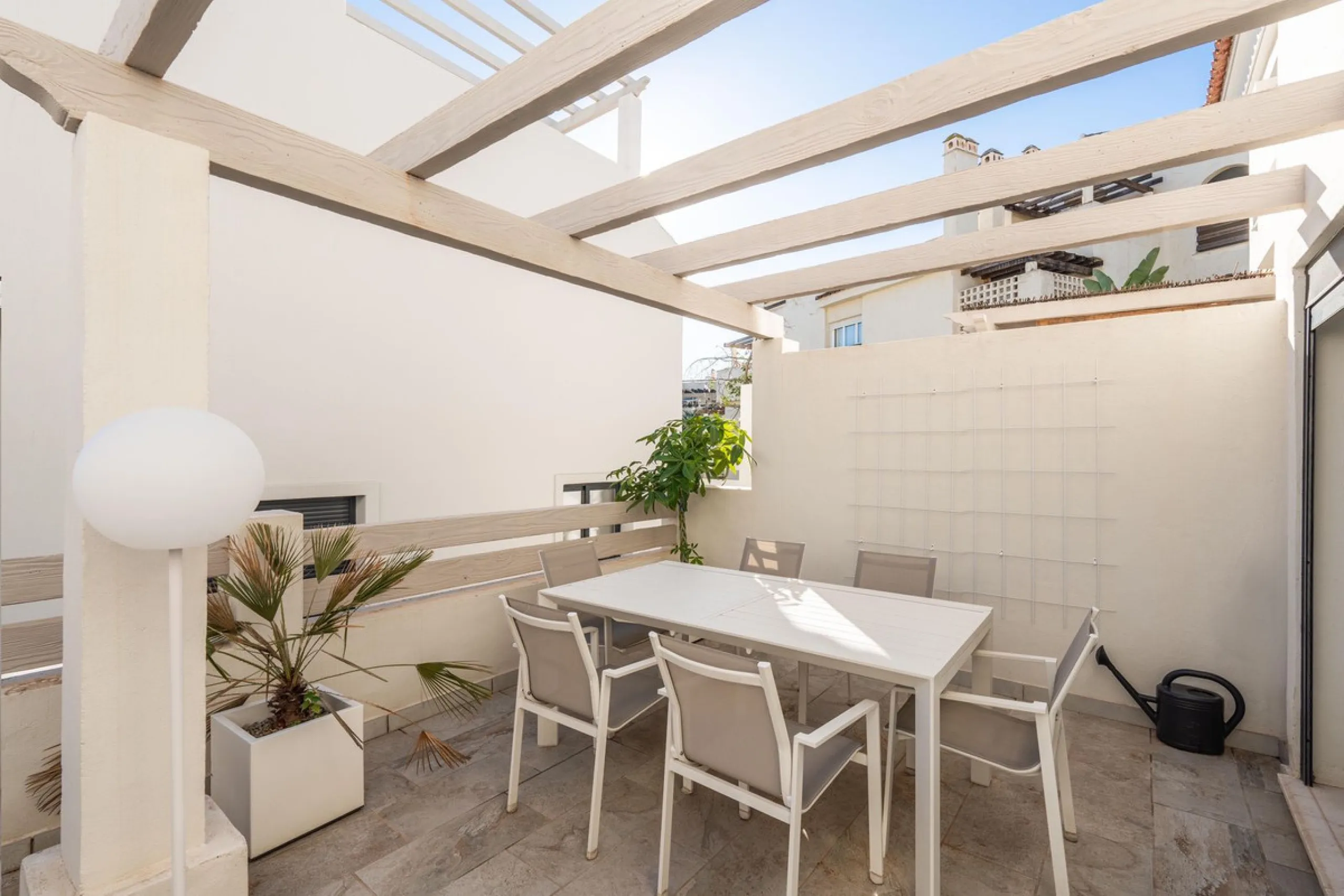 Delivery in 2023. AGRA RESIDENCIAL is an exclusive residential of 47 townhouses in the heart of golf on the Costa del Sol, next to El Campanario Golf & Country House