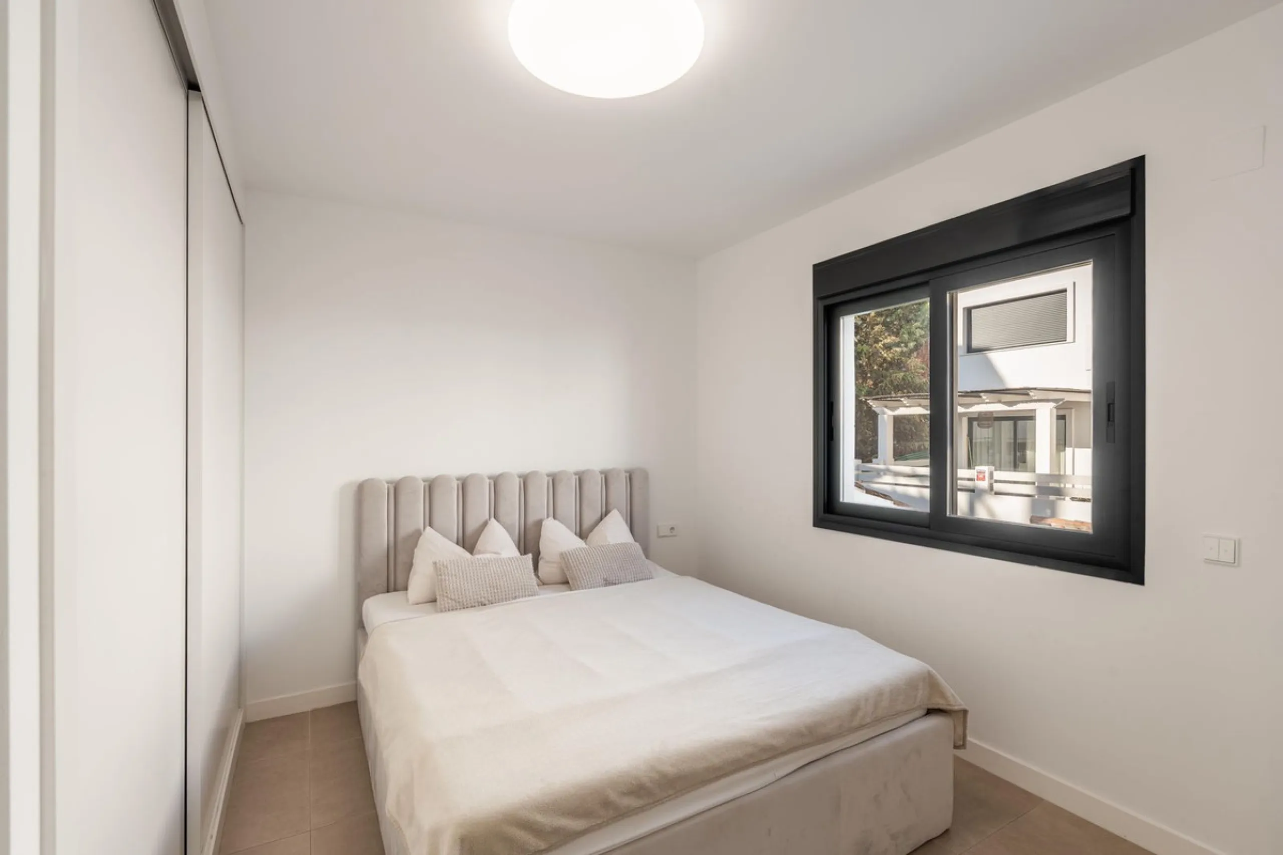 Delivery in 2023. AGRA RESIDENCIAL is an exclusive residential of 47 townhouses in the heart of golf on the Costa del Sol, next to El Campanario Golf & Country House