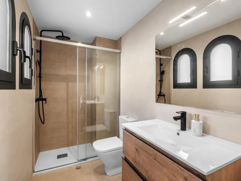 Delivery in 2023. AGRA RESIDENCIAL is an exclusive residential of 47 townhouses in the heart of golf on the Costa del Sol, next to El Campanario Golf & Country House