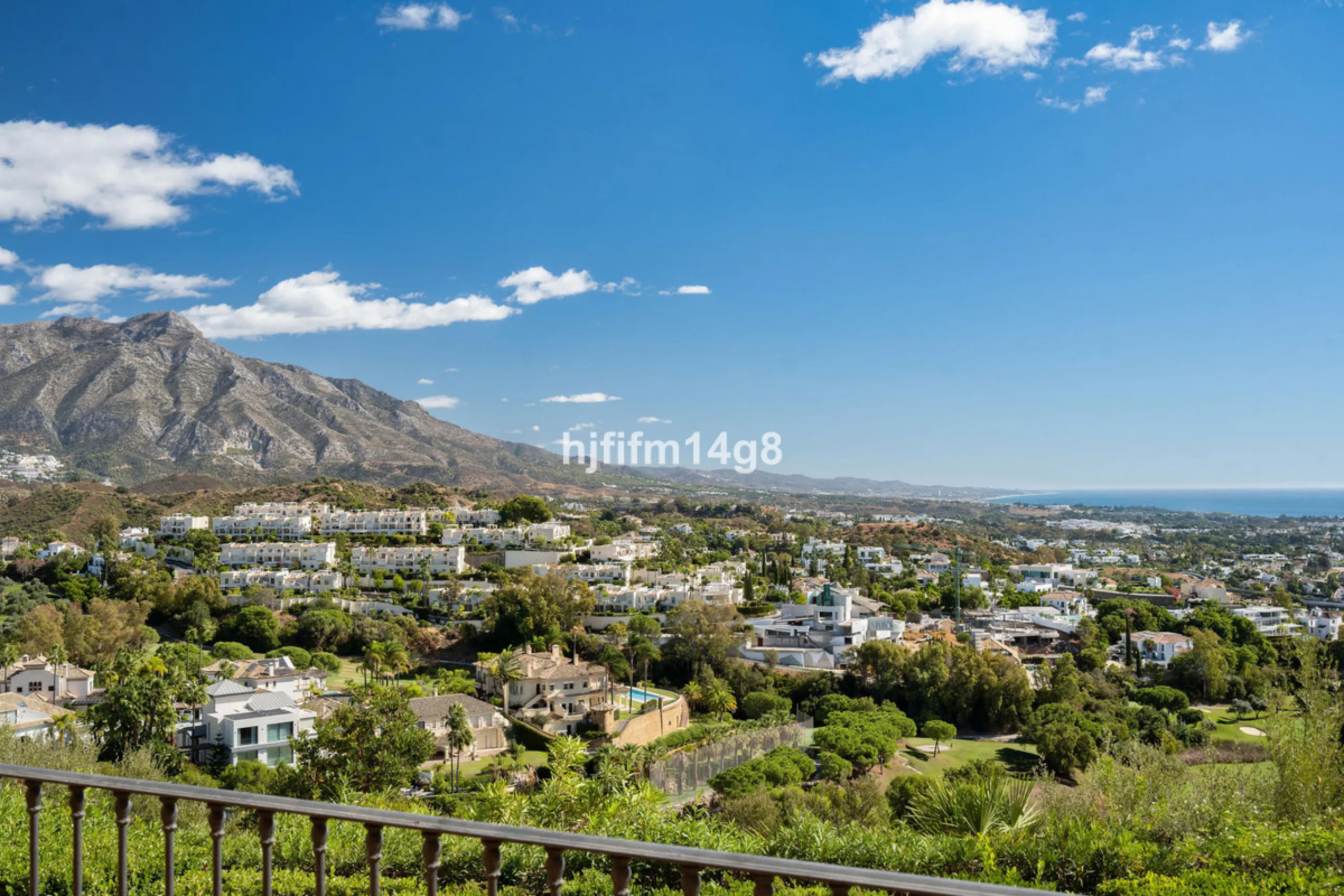 This elevated ground-floor apartment is located in the sought-after area of Buenavista, La Quinta, a prestigious residential community renowned for its tranquility, security, and breathtaking surroundings. Set within the beautiful hills of Benahavís, just