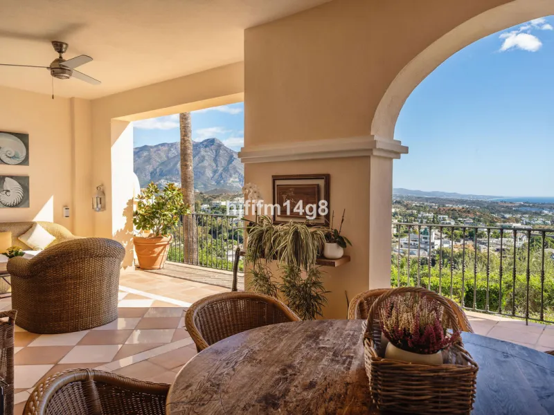 This elevated ground-floor apartment is located in the sought-after area of Buenavista, La Quinta, a prestigious residential community renowned for its tranquility, security, and breathtaking surroundings. Set within the beautiful hills of Benahavís, just