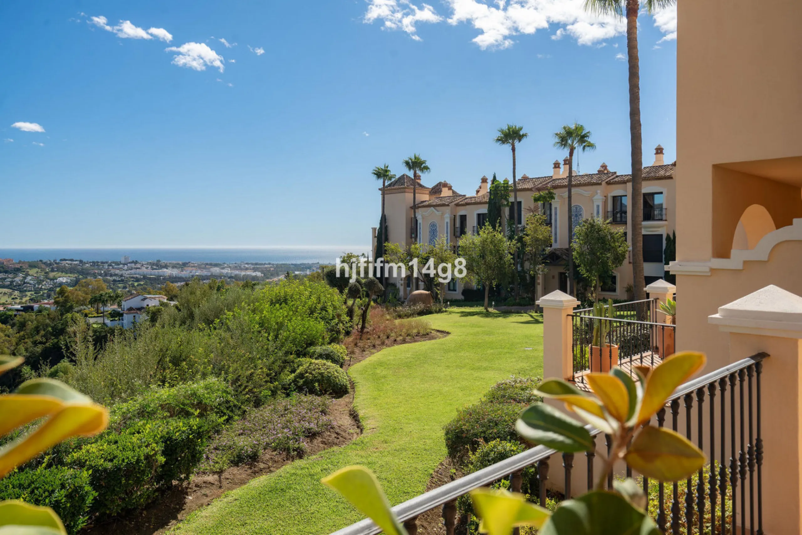 This elevated ground-floor apartment is located in the sought-after area of Buenavista, La Quinta, a prestigious residential community renowned for its tranquility, security, and breathtaking surroundings. Set within the beautiful hills of Benahavís, just