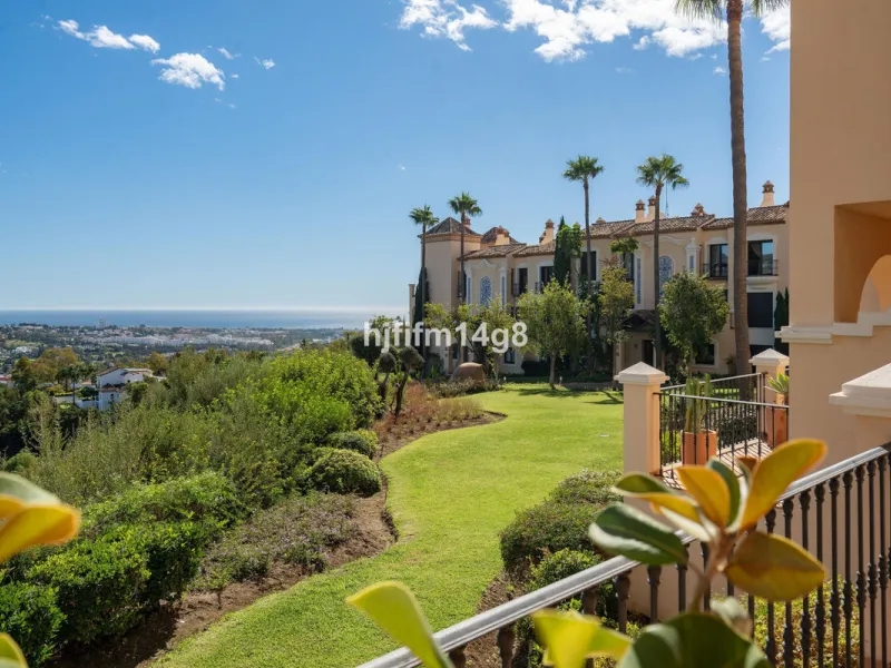 This elevated ground-floor apartment is located in the sought-after area of Buenavista, La Quinta, a prestigious residential community renowned for its tranquility, security, and breathtaking surroundings. Set within the beautiful hills of Benahavís, just