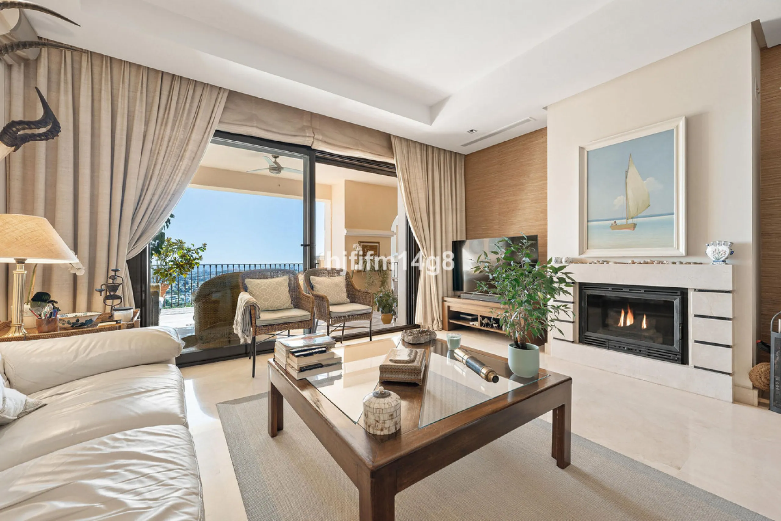 This elevated ground-floor apartment is located in the sought-after area of Buenavista, La Quinta, a prestigious residential community renowned for its tranquility, security, and breathtaking surroundings. Set within the beautiful hills of Benahavís, just