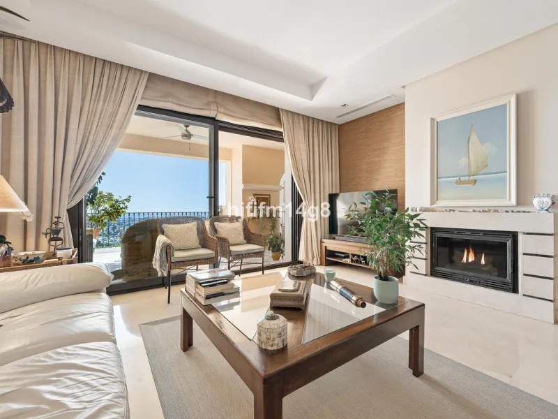 This elevated ground-floor apartment is located in the sought-after area of Buenavista, La Quinta, a prestigious residential community renowned for its tranquility, security, and breathtaking surroundings. Set within the beautiful hills of Benahavís, just
