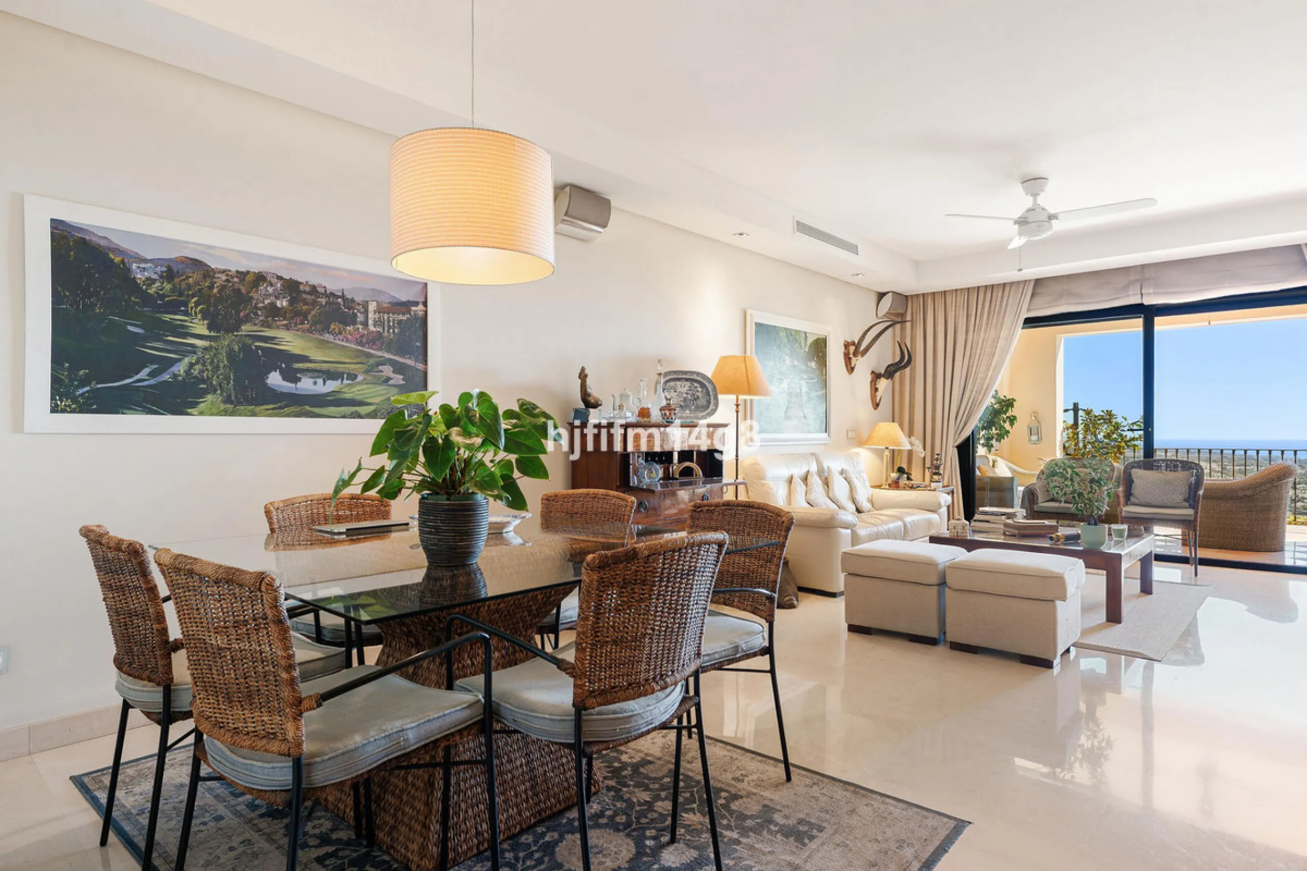 This elevated ground-floor apartment is located in the sought-after area of Buenavista, La Quinta, a prestigious residential community renowned for its tranquility, security, and breathtaking surroundings. Set within the beautiful hills of Benahavís, just