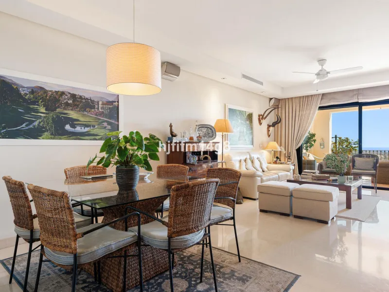 This elevated ground-floor apartment is located in the sought-after area of Buenavista, La Quinta, a prestigious residential community renowned for its tranquility, security, and breathtaking surroundings. Set within the beautiful hills of Benahavís, just