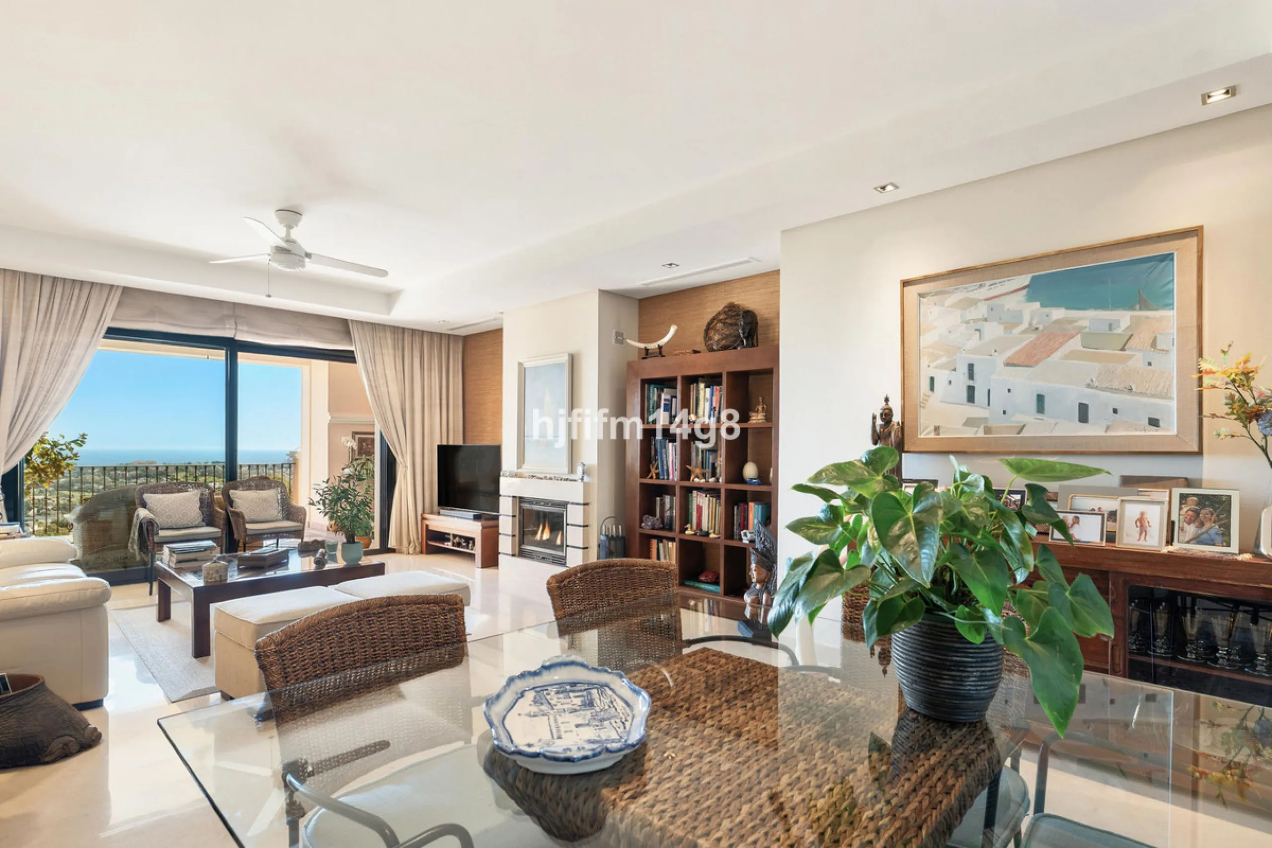This elevated ground-floor apartment is located in the sought-after area of Buenavista, La Quinta, a prestigious residential community renowned for its tranquility, security, and breathtaking surroundings. Set within the beautiful hills of Benahavís, just