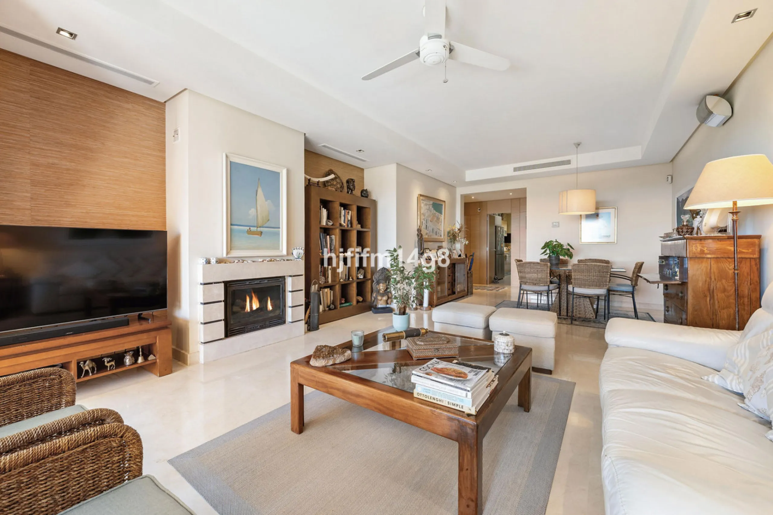 This elevated ground-floor apartment is located in the sought-after area of Buenavista, La Quinta, a prestigious residential community renowned for its tranquility, security, and breathtaking surroundings. Set within the beautiful hills of Benahavís, just