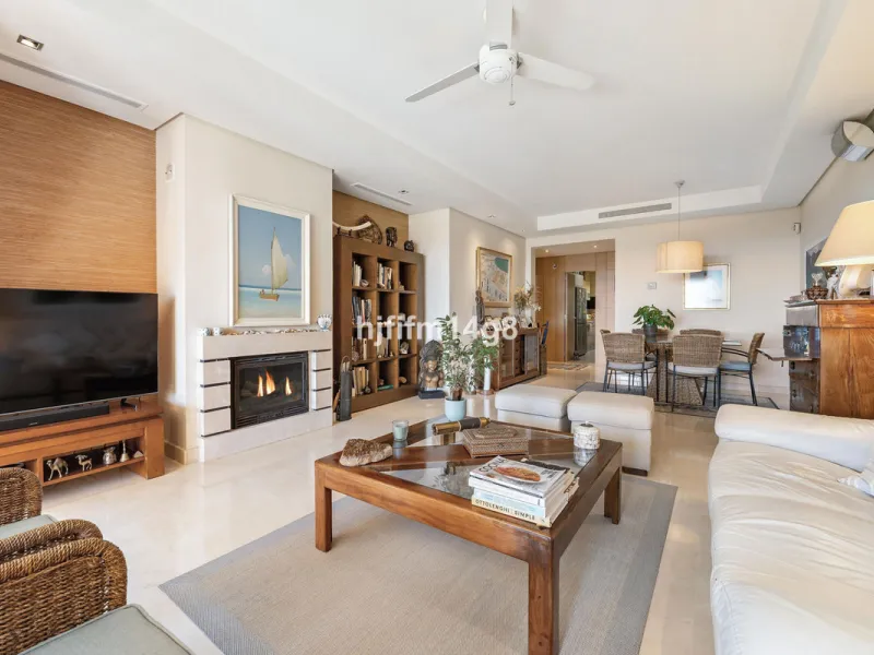 This elevated ground-floor apartment is located in the sought-after area of Buenavista, La Quinta, a prestigious residential community renowned for its tranquility, security, and breathtaking surroundings. Set within the beautiful hills of Benahavís, just