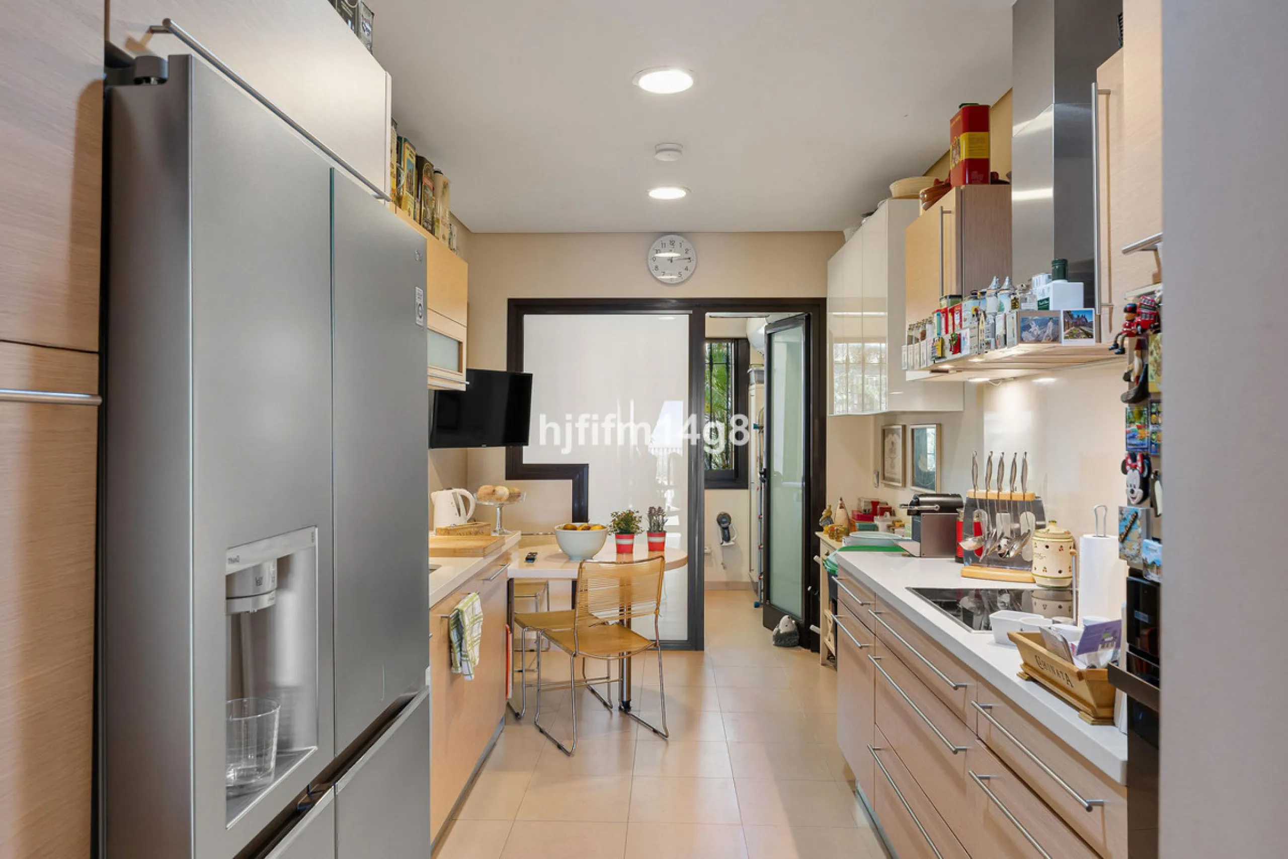This elevated ground-floor apartment is located in the sought-after area of Buenavista, La Quinta, a prestigious residential community renowned for its tranquility, security, and breathtaking surroundings. Set within the beautiful hills of Benahavís, just
