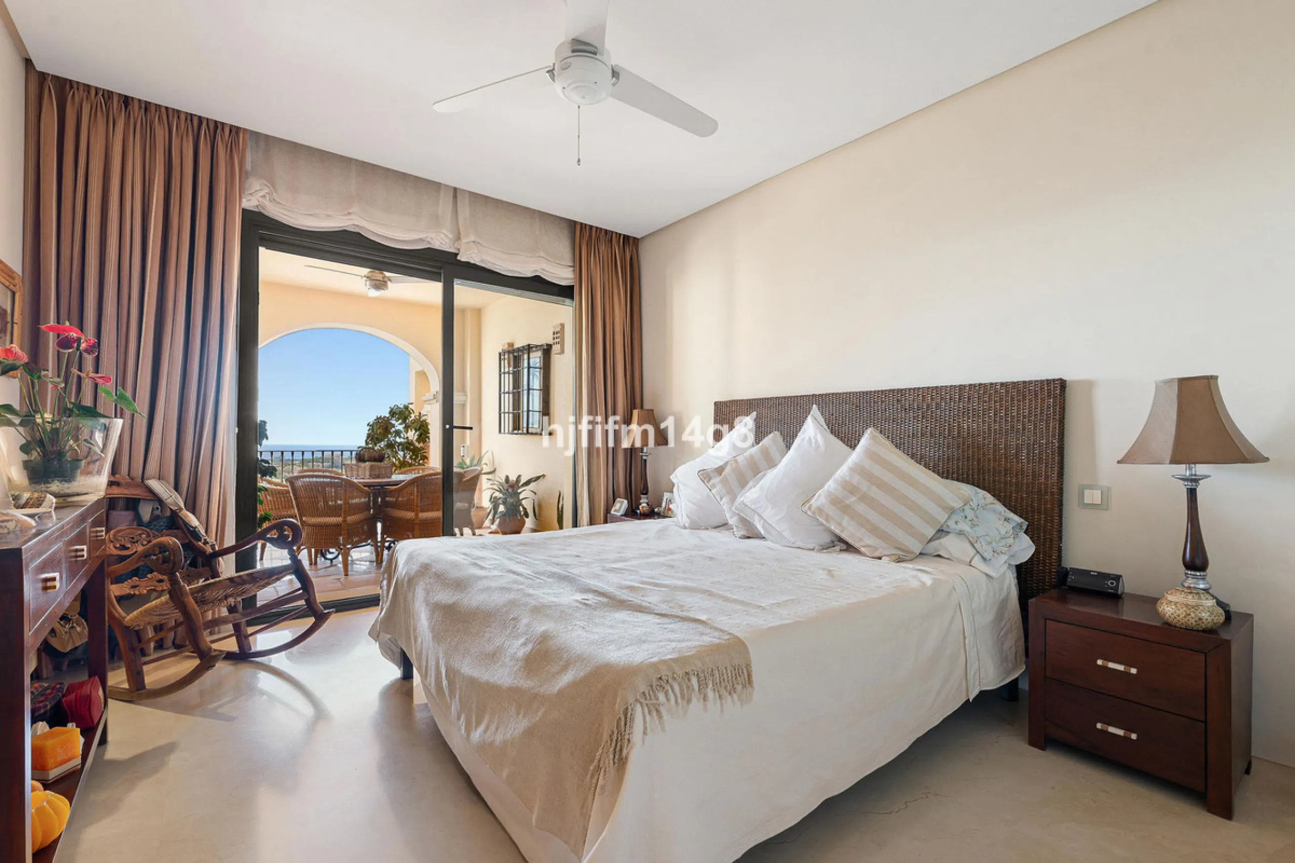 This elevated ground-floor apartment is located in the sought-after area of Buenavista, La Quinta, a prestigious residential community renowned for its tranquility, security, and breathtaking surroundings. Set within the beautiful hills of Benahavís, just