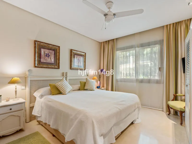 This elevated ground-floor apartment is located in the sought-after area of Buenavista, La Quinta, a prestigious residential community renowned for its tranquility, security, and breathtaking surroundings. Set within the beautiful hills of Benahavís, just
