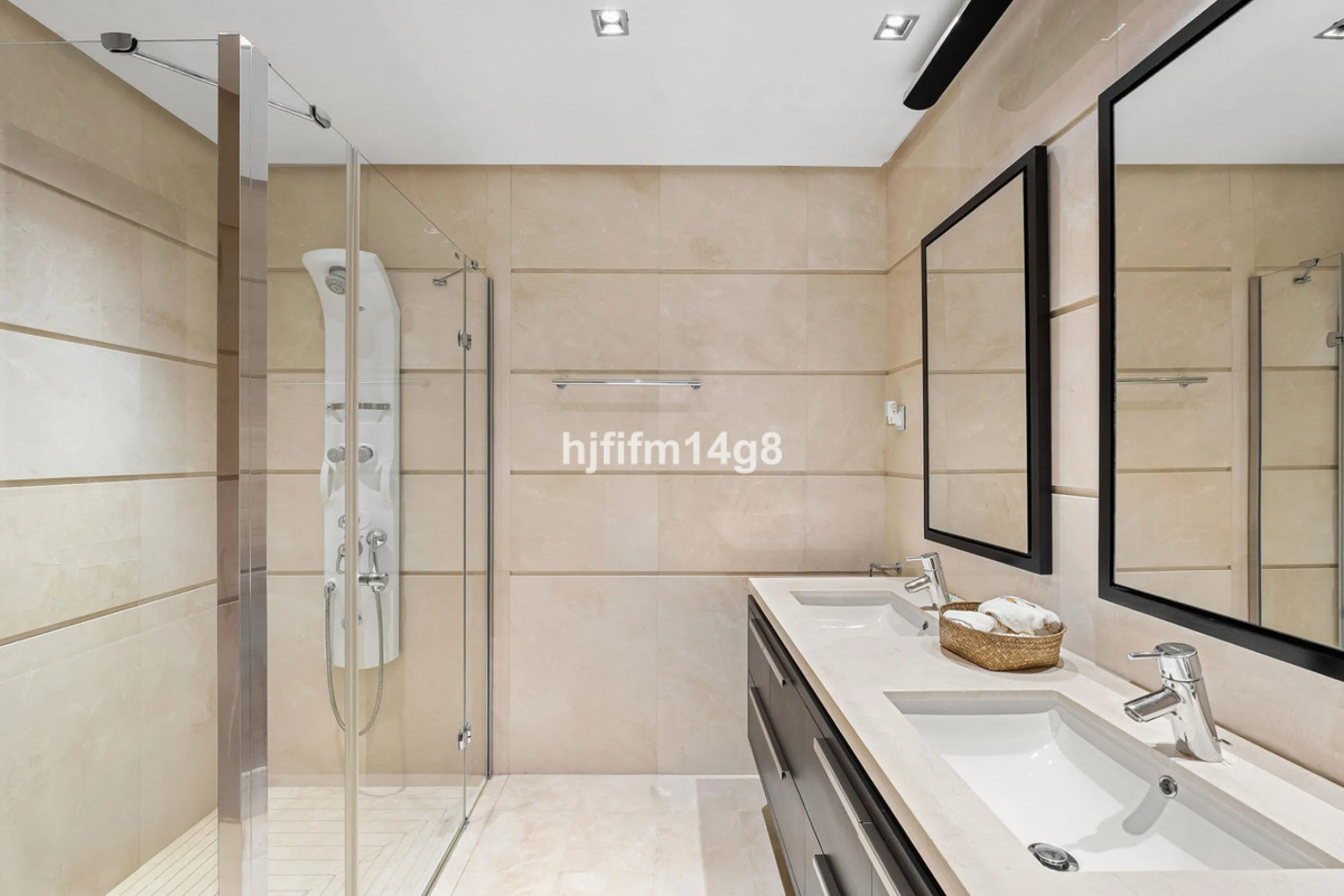 This elevated ground-floor apartment is located in the sought-after area of Buenavista, La Quinta, a prestigious residential community renowned for its tranquility, security, and breathtaking surroundings. Set within the beautiful hills of Benahavís, just