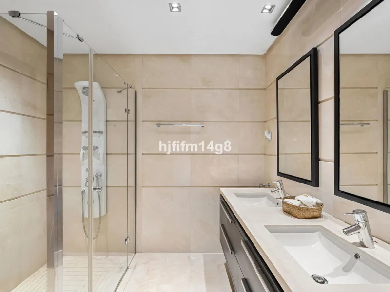 This elevated ground-floor apartment is located in the sought-after area of Buenavista, La Quinta, a prestigious residential community renowned for its tranquility, security, and breathtaking surroundings. Set within the beautiful hills of Benahavís, just