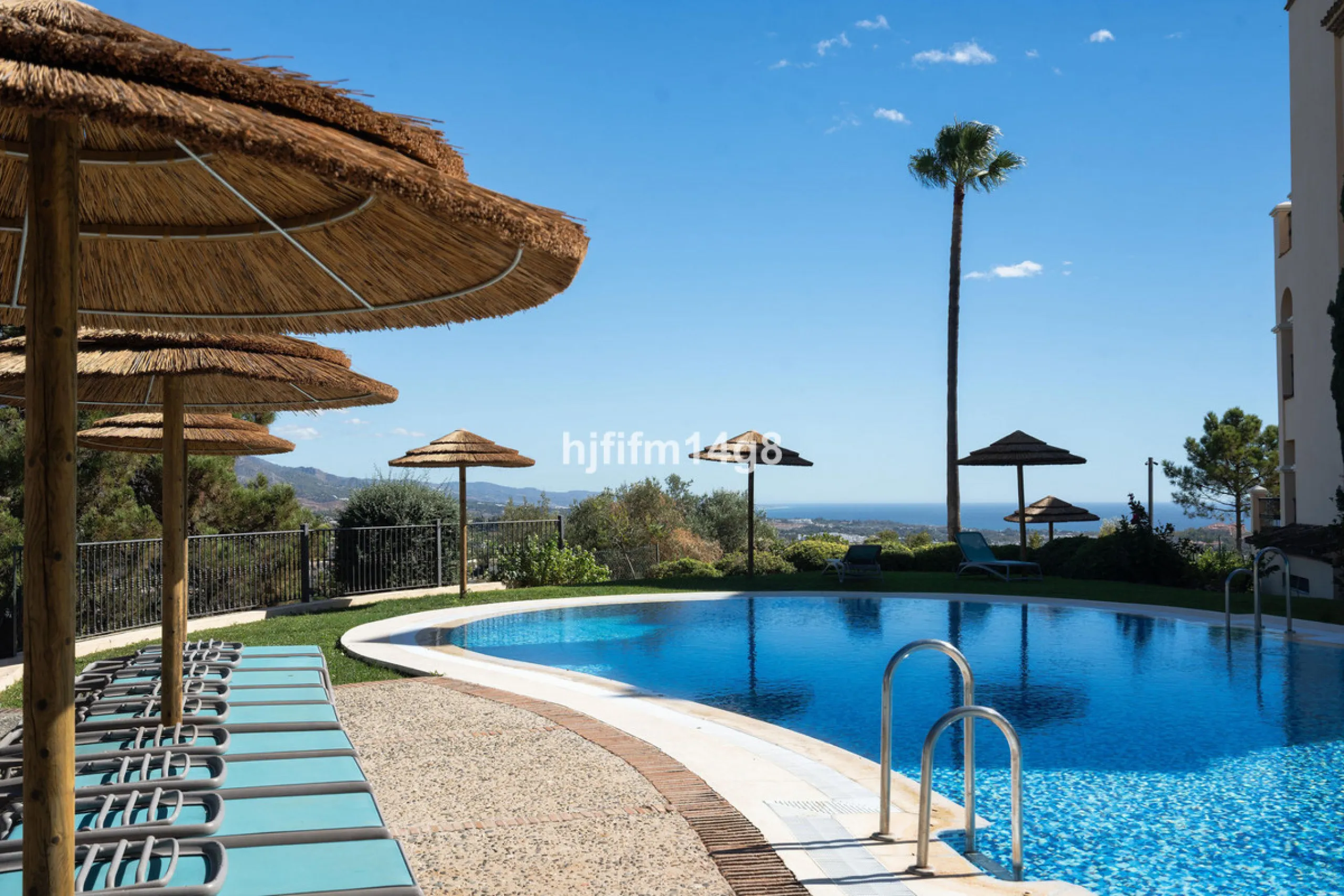 This elevated ground-floor apartment is located in the sought-after area of Buenavista, La Quinta, a prestigious residential community renowned for its tranquility, security, and breathtaking surroundings. Set within the beautiful hills of Benahavís, just