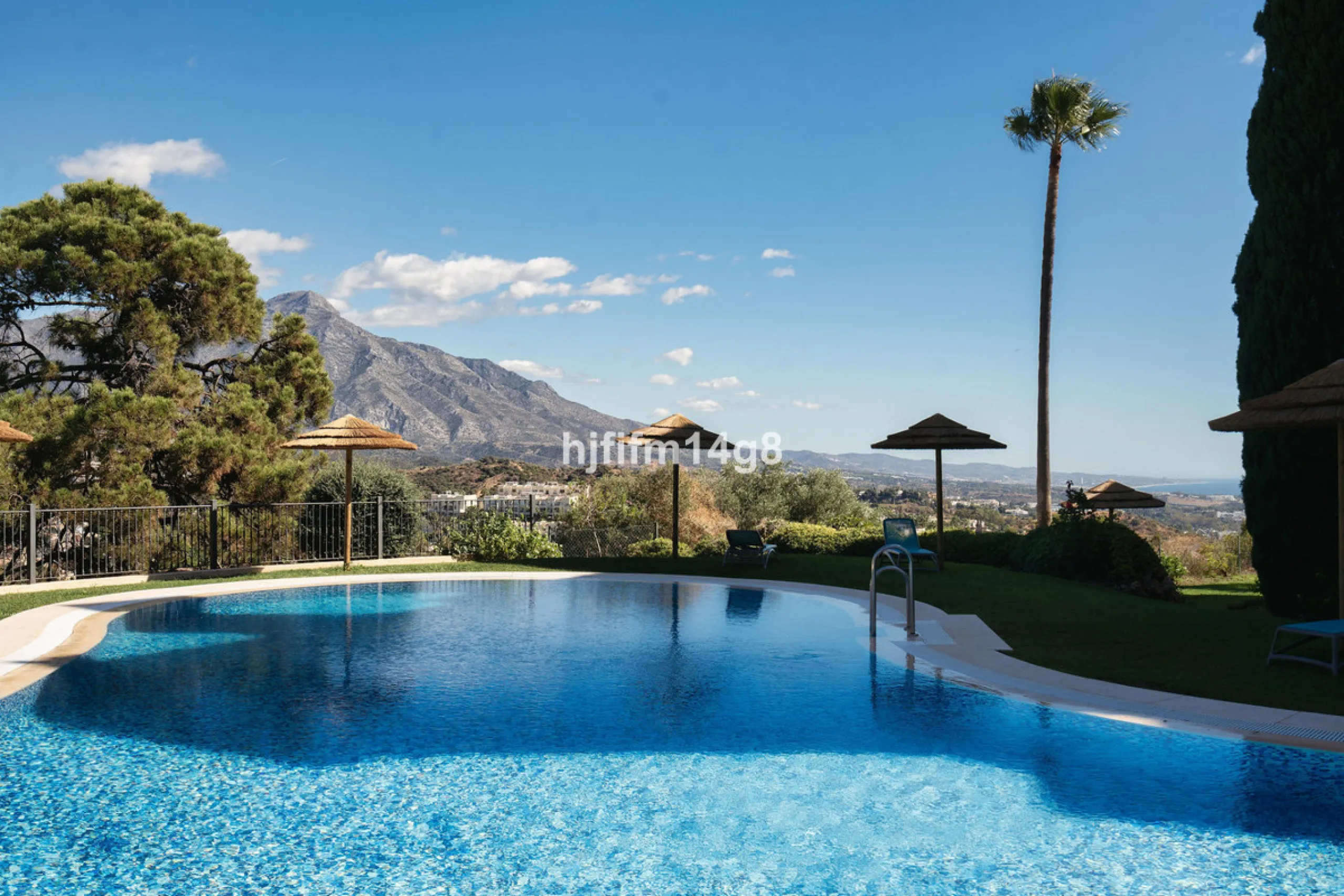 This elevated ground-floor apartment is located in the sought-after area of Buenavista, La Quinta, a prestigious residential community renowned for its tranquility, security, and breathtaking surroundings. Set within the beautiful hills of Benahavís, just