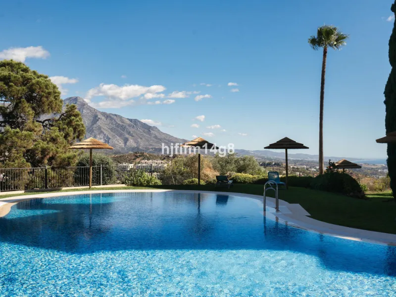This elevated ground-floor apartment is located in the sought-after area of Buenavista, La Quinta, a prestigious residential community renowned for its tranquility, security, and breathtaking surroundings. Set within the beautiful hills of Benahavís, just