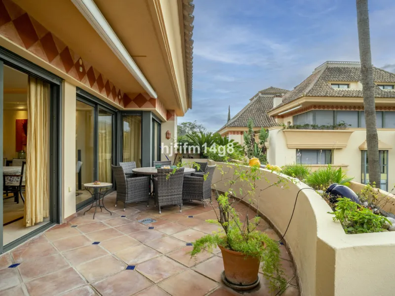 This elegant two-bedroom duplex penthouse for sale in Lorcrigolf offers a unique opportunity to enjoy refined living in one of Nueva Andalucía's most sought-after residential areas. Originally designed as a three-bedroom property, it can easily be reconve