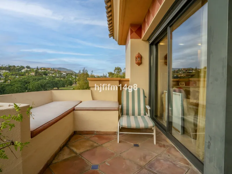 This elegant two-bedroom duplex penthouse for sale in Lorcrigolf offers a unique opportunity to enjoy refined living in one of Nueva Andalucía's most sought-after residential areas. Originally designed as a three-bedroom property, it can easily be reconve
