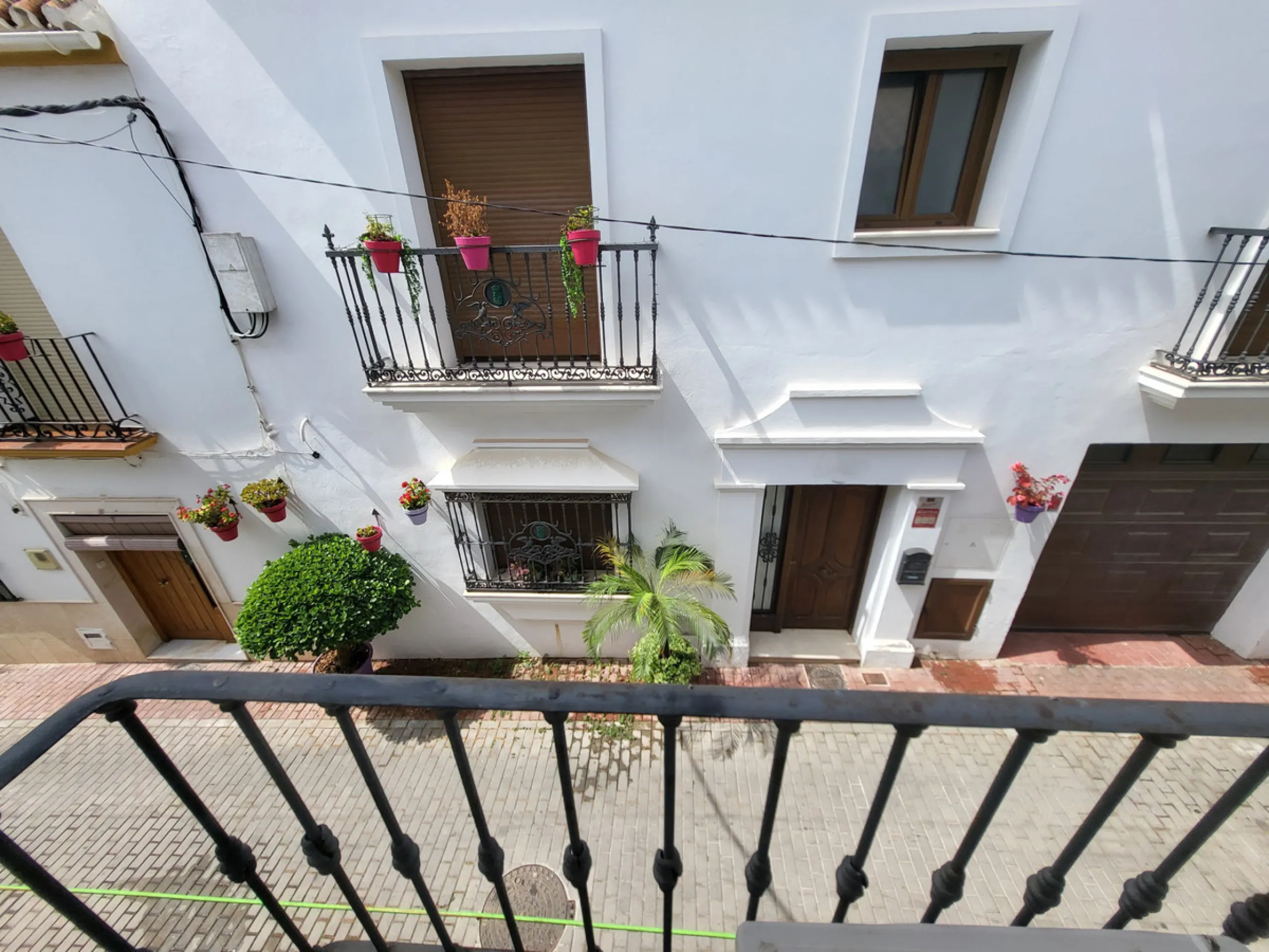 Discover this charming apartment located in the heart of Estepona's Old Town, one of the city's most vibrant and traditional areas. Its location is unbeatable: surrounded by shops, restaurants, schools and public transport, and just a few minutes' walk fr
