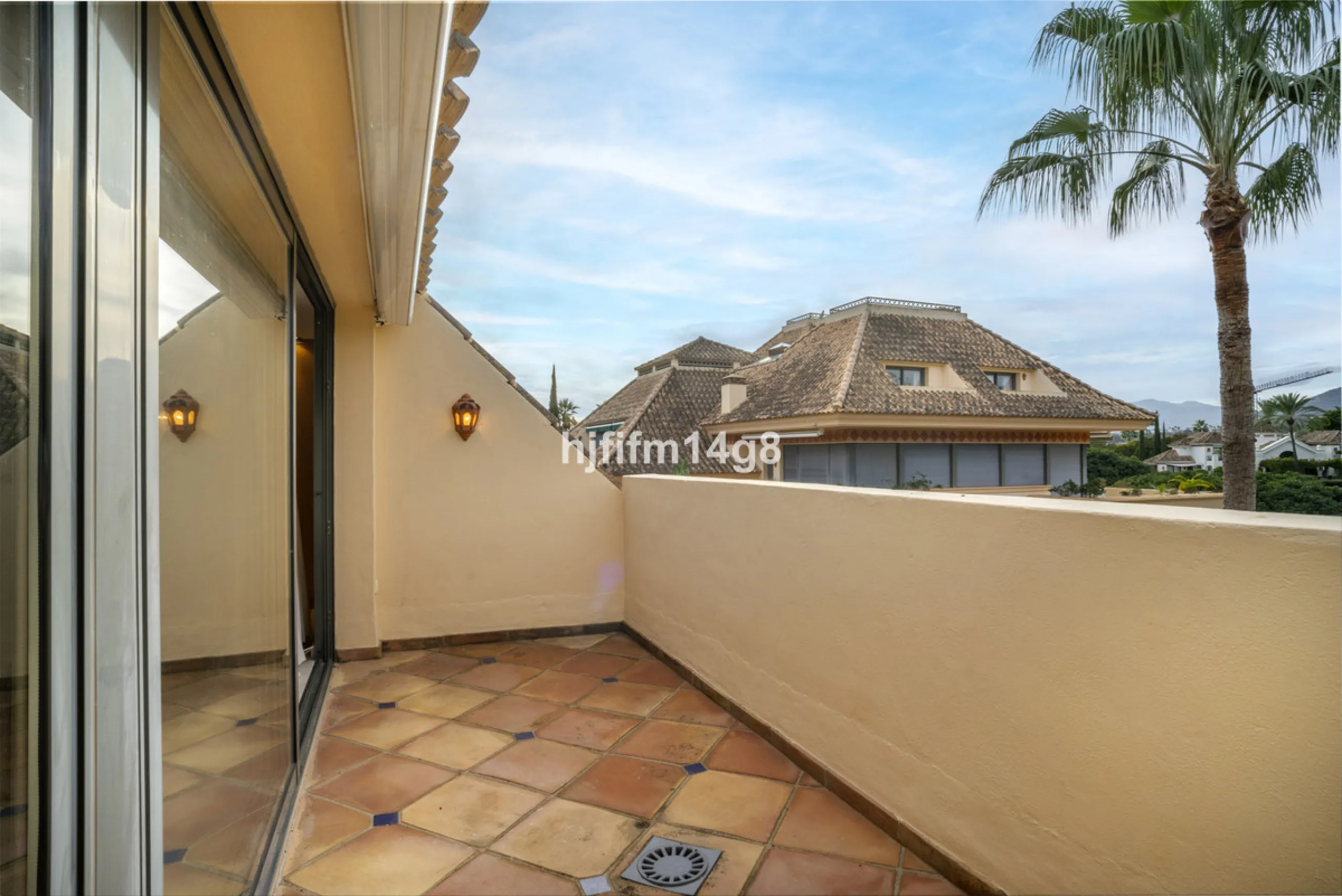 This elegant two-bedroom duplex penthouse for sale in Lorcrigolf offers a unique opportunity to enjoy refined living in one of Nueva Andalucía's most sought-after residential areas. Originally designed as a three-bedroom property, it can easily be reconve