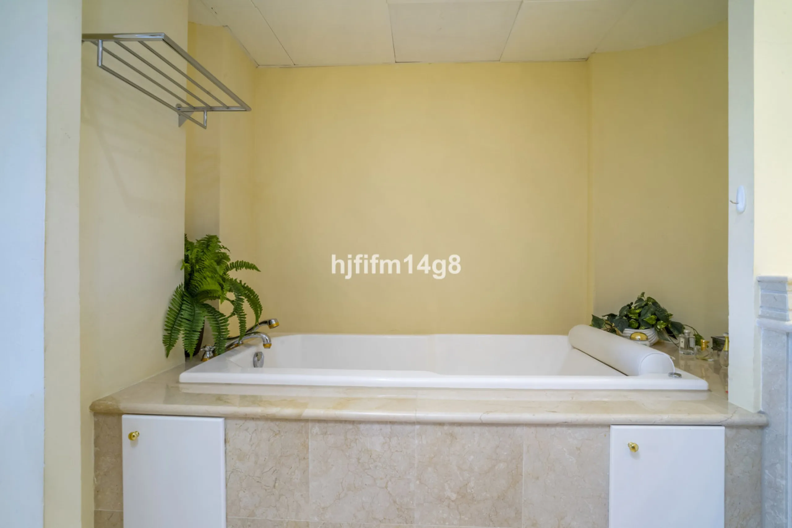 This elegant two-bedroom duplex penthouse for sale in Lorcrigolf offers a unique opportunity to enjoy refined living in one of Nueva Andalucía's most sought-after residential areas. Originally designed as a three-bedroom property, it can easily be reconve