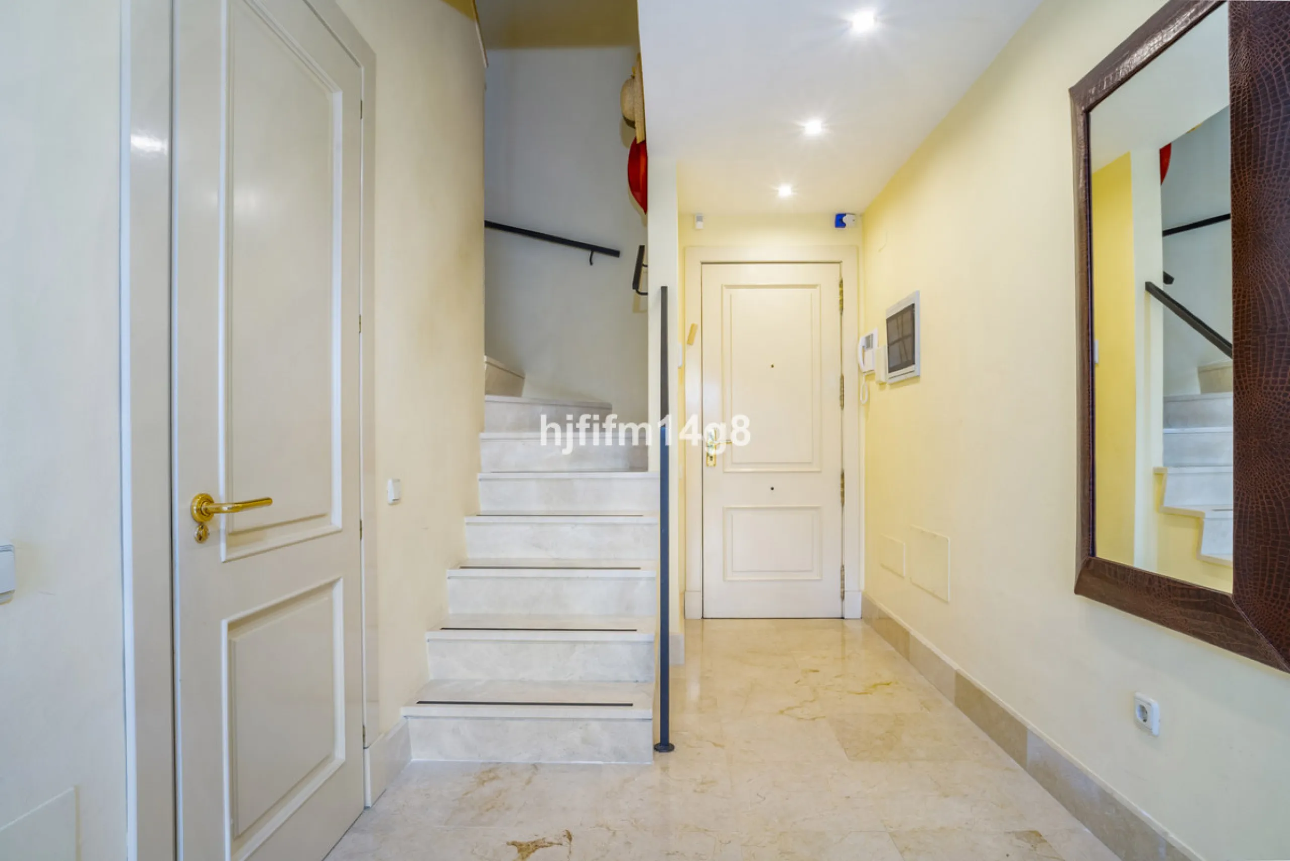 This elegant two-bedroom duplex penthouse for sale in Lorcrigolf offers a unique opportunity to enjoy refined living in one of Nueva Andalucía's most sought-after residential areas. Originally designed as a three-bedroom property, it can easily be reconve