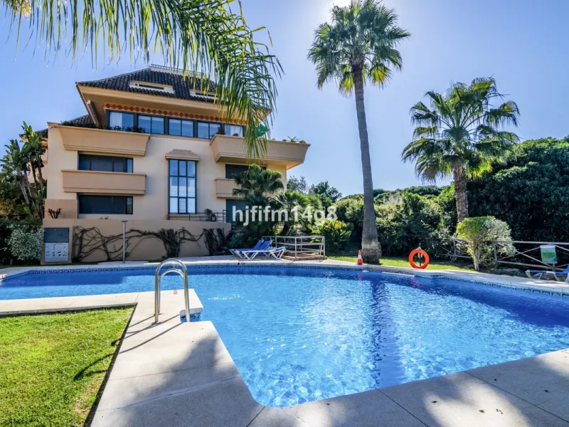 This elegant two-bedroom duplex penthouse for sale in Lorcrigolf offers a unique opportunity to enjoy refined living in one of Nueva Andalucía's most sought-after residential areas. Originally designed as a three-bedroom property, it can easily be reconve