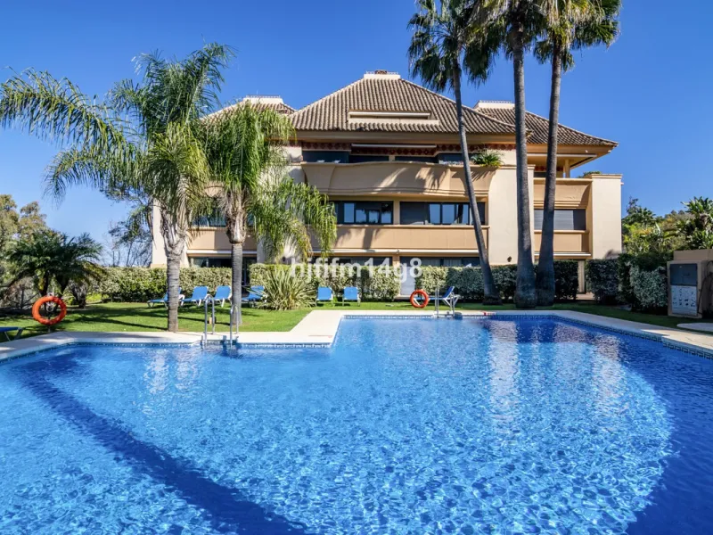 This elegant two-bedroom duplex penthouse for sale in Lorcrigolf offers a unique opportunity to enjoy refined living in one of Nueva Andalucía's most sought-after residential areas. Originally designed as a three-bedroom property, it can easily be reconve