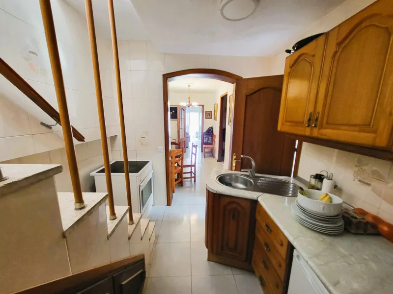 Discover this charming apartment located in the heart of Estepona's Old Town, one of the city's most vibrant and traditional areas. Its location is unbeatable: surrounded by shops, restaurants, schools and public transport, and just a few minutes' walk fr