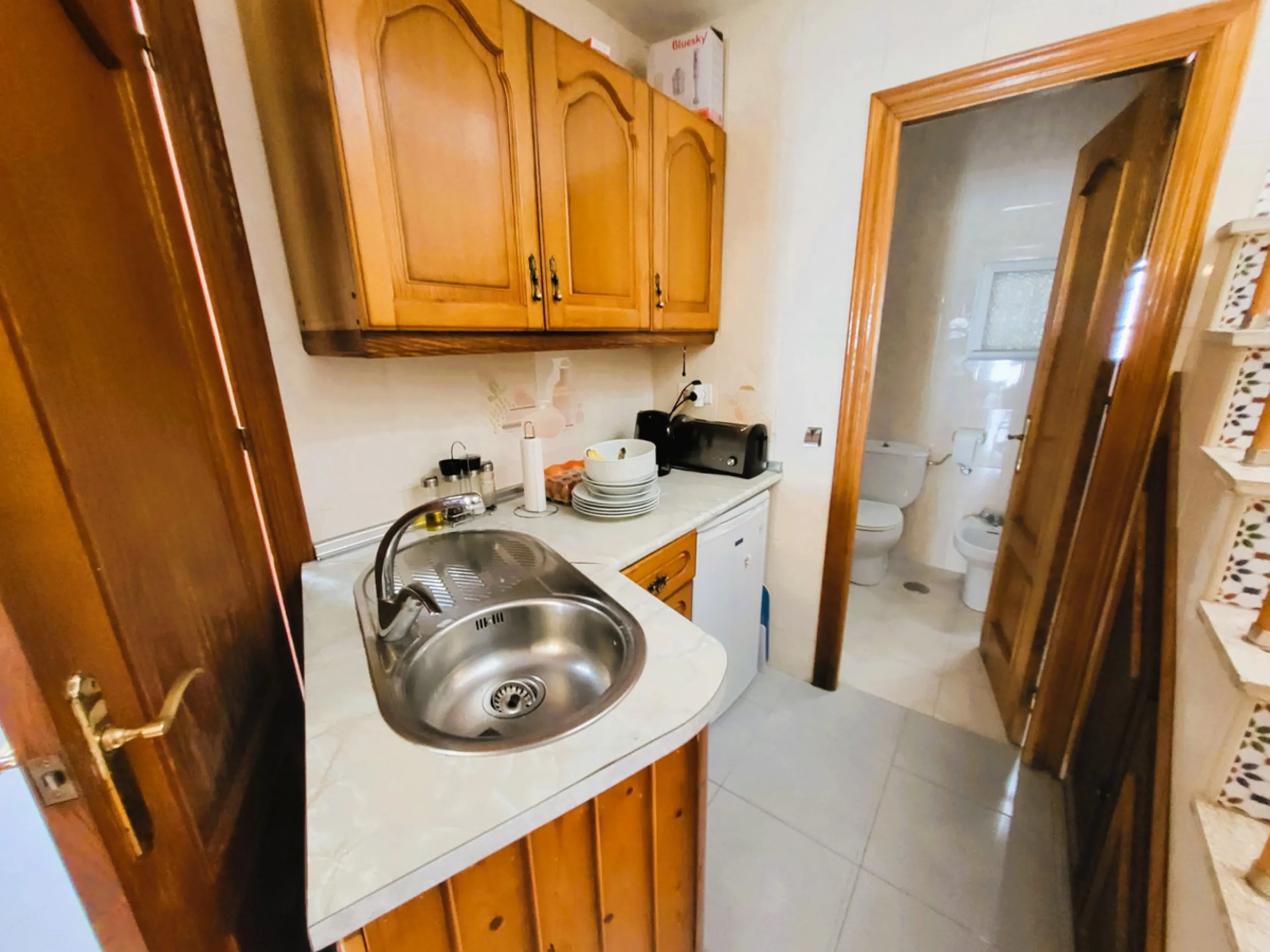 Discover this charming apartment located in the heart of Estepona's Old Town, one of the city's most vibrant and traditional areas. Its location is unbeatable: surrounded by shops, restaurants, schools and public transport, and just a few minutes' walk fr