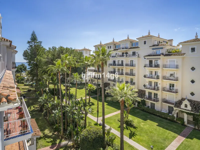 Apartment - Middle Floor Apartment в продаже в Marbella, Málaga. В доме 2 спален и 1 ванных комнат. Площадь дома 96 м²