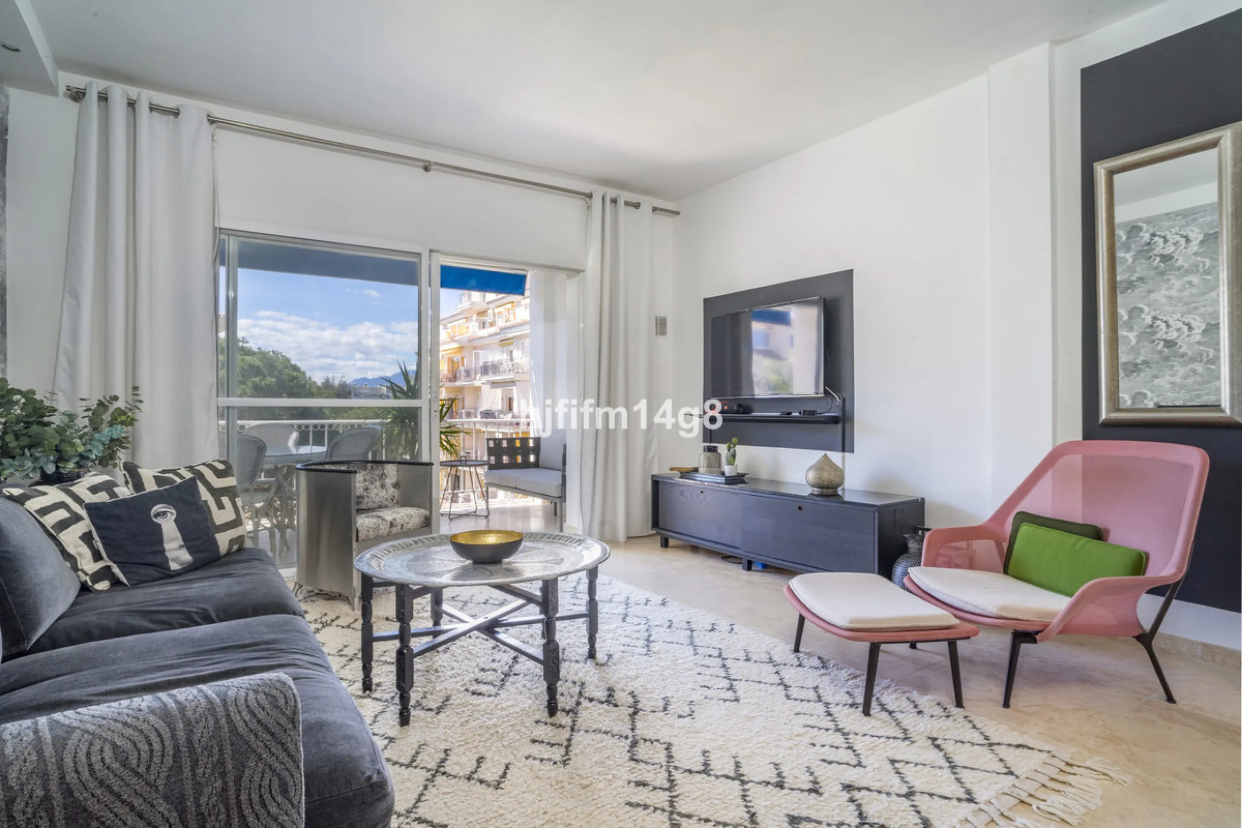 Apartment - Middle Floor Apartment в продаже в Marbella, Málaga. В доме 2 спален и 1 ванных комнат. Площадь дома 96 м²