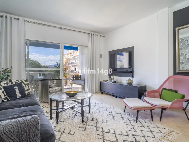 Apartment - Middle Floor Apartment в продаже в Marbella, Málaga. В доме 2 спален и 1 ванных комнат. Площадь дома 96 м²