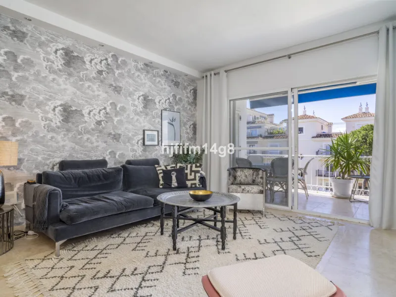 Apartment - Middle Floor Apartment в продаже в Marbella, Málaga. В доме 2 спален и 1 ванных комнат. Площадь дома 96 м²