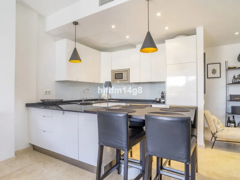 Apartment - Middle Floor Apartment в продаже в Marbella, Málaga. В доме 2 спален и 1 ванных комнат. Площадь дома 96 м²