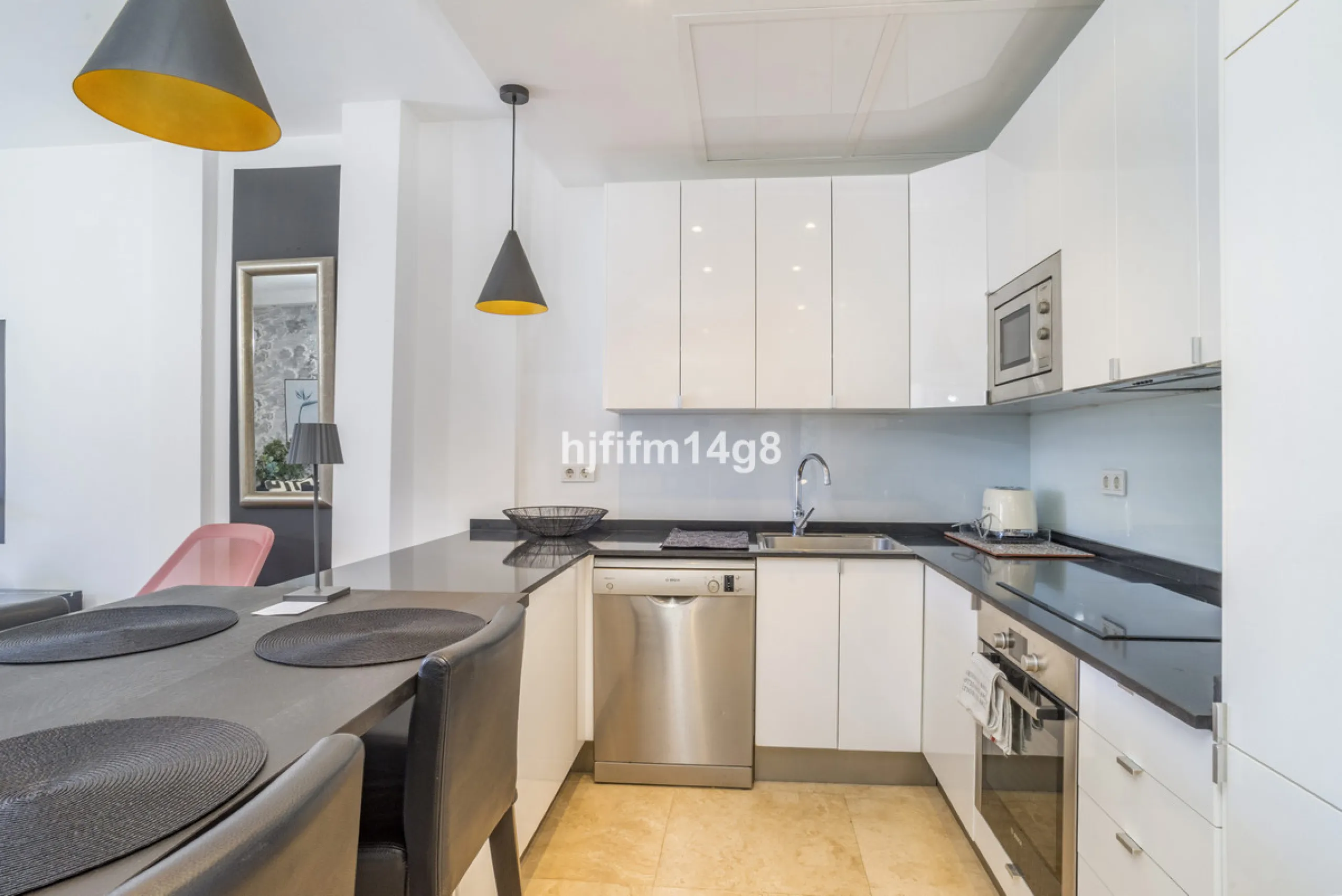 Apartment - Middle Floor Apartment в продаже в Marbella, Málaga. В доме 2 спален и 1 ванных комнат. Площадь дома 96 м²